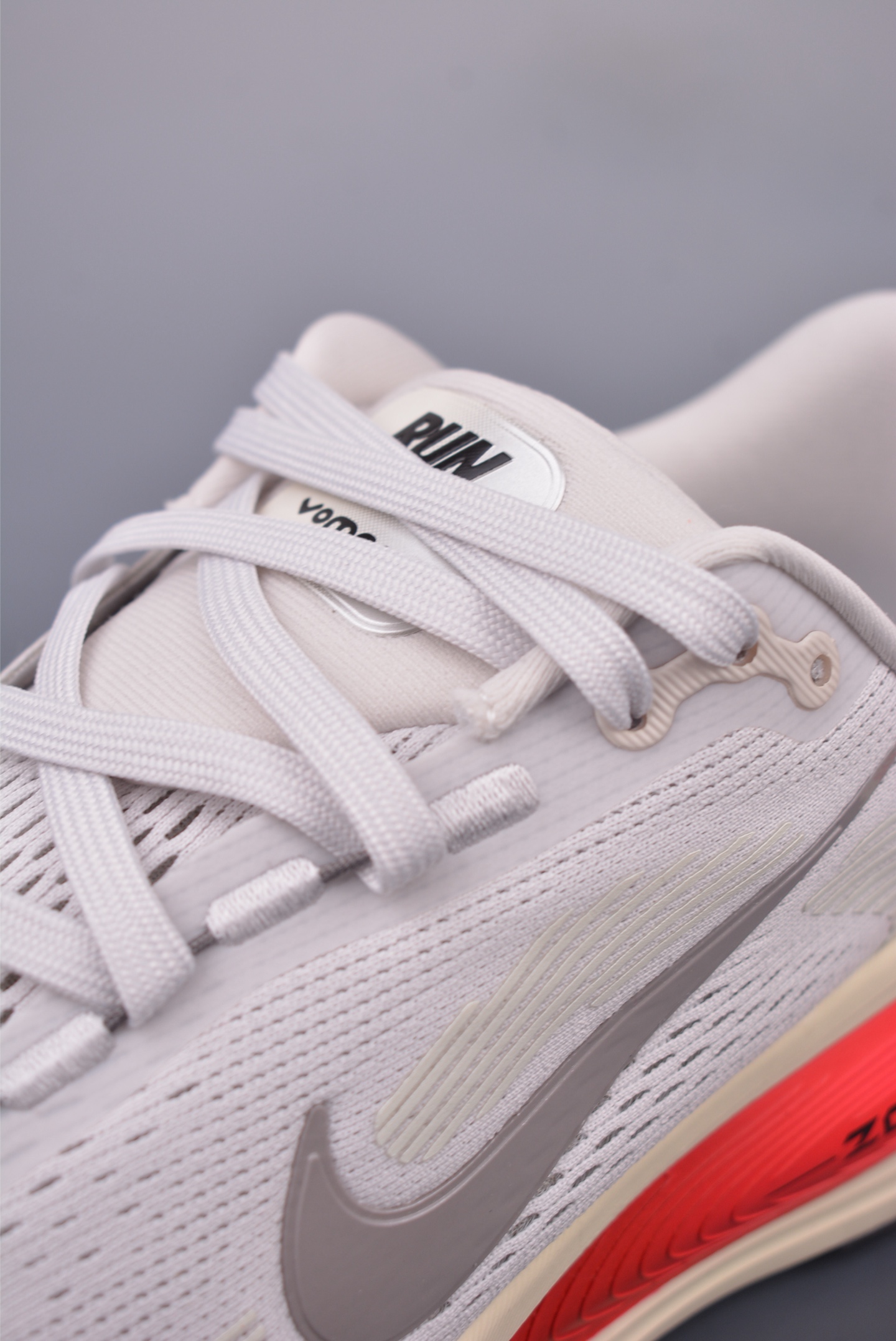 180 Nike Air Zoom Vomero 18 全新科技提前原鞋开发 运动跑鞋 HM6803-001