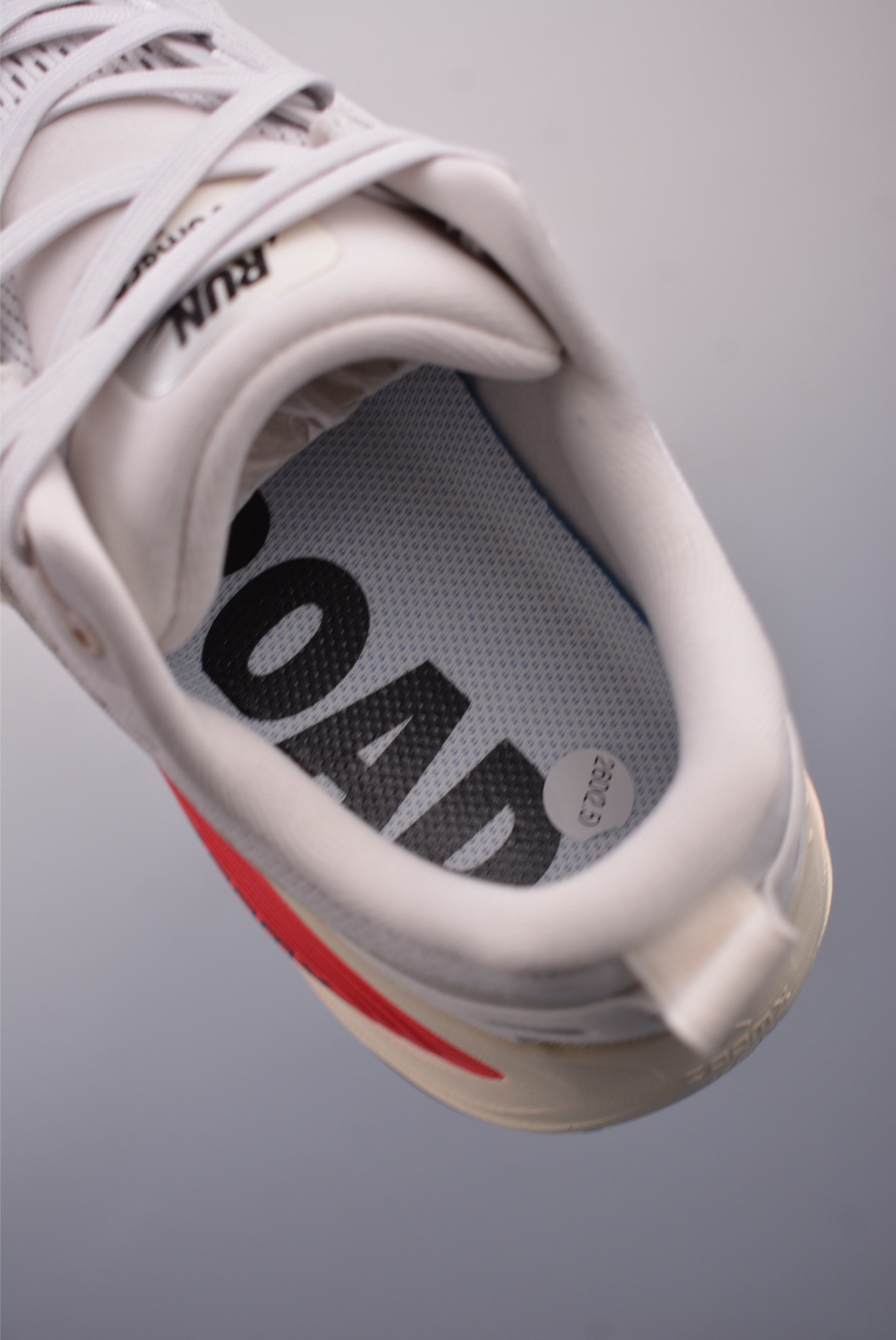 180 Nike Air Zoom Vomero 18 全新科技提前原鞋开发 运动跑鞋 HM6803-001
