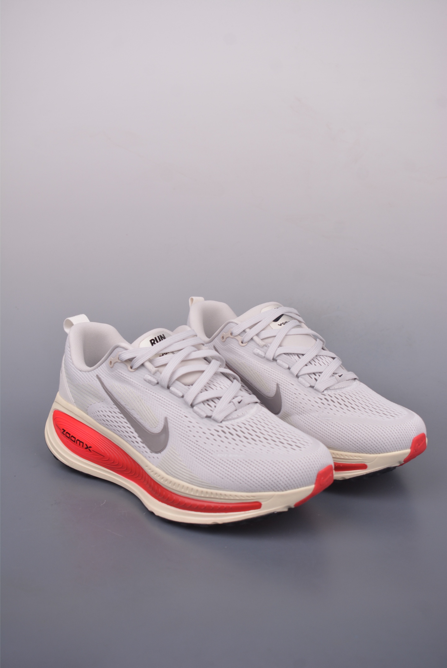 180 Nike Air Zoom Vomero 18 全新科技提前原鞋开发 运动跑鞋 HM6803-001