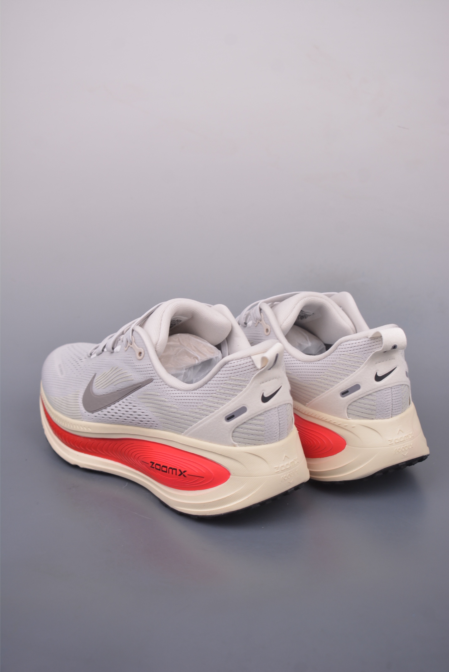 180 Nike Air Zoom Vomero 18 全新科技提前原鞋开发 运动跑鞋 HM6803-001