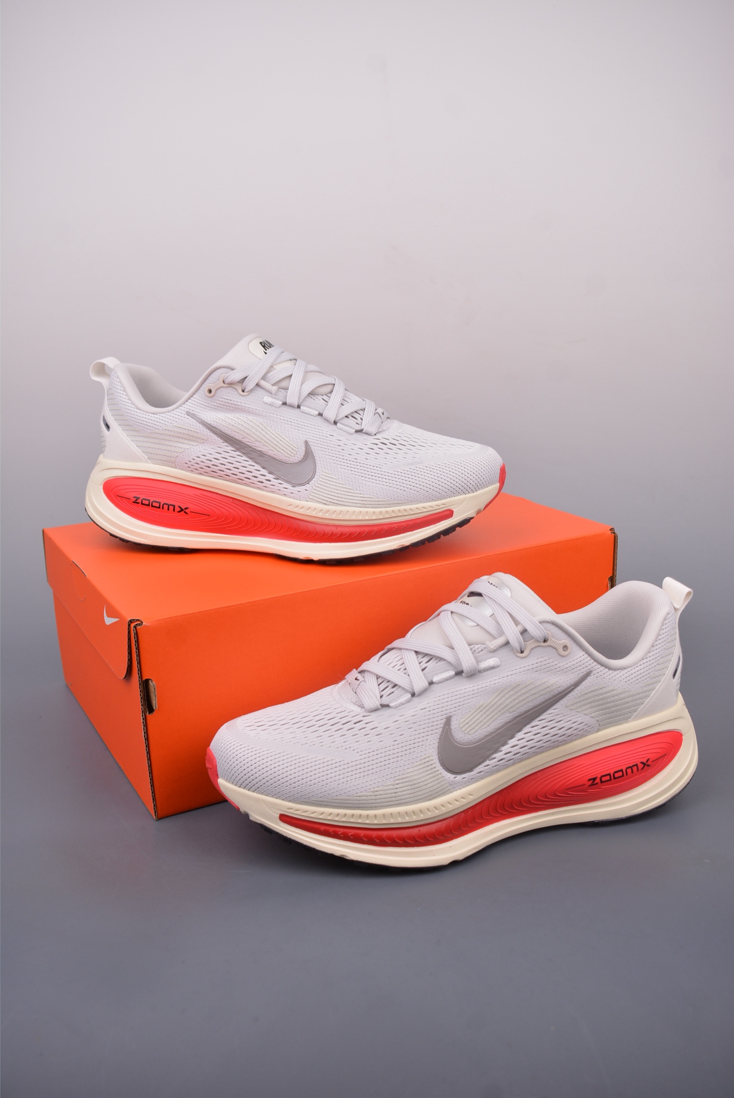 180 Nike Air Zoom Vomero 18 全新科技提前原鞋开发 运动跑鞋 HM6803-001