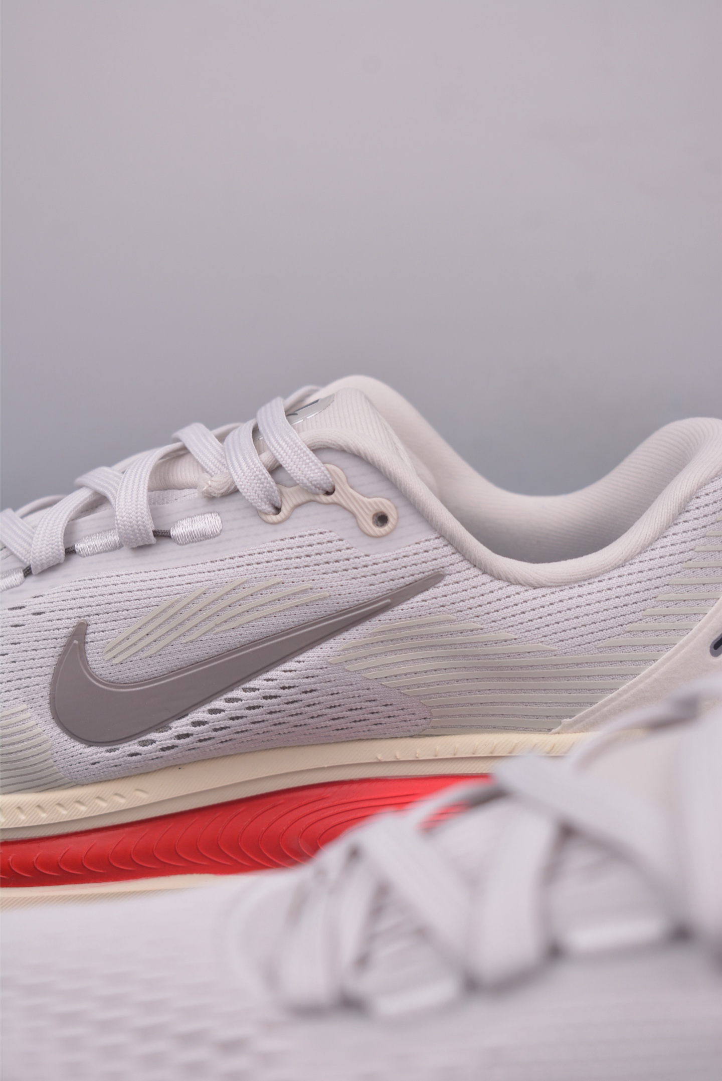 180 Nike Air Zoom Vomero 18 全新科技提前原鞋开发 运动跑鞋 HM6803-001