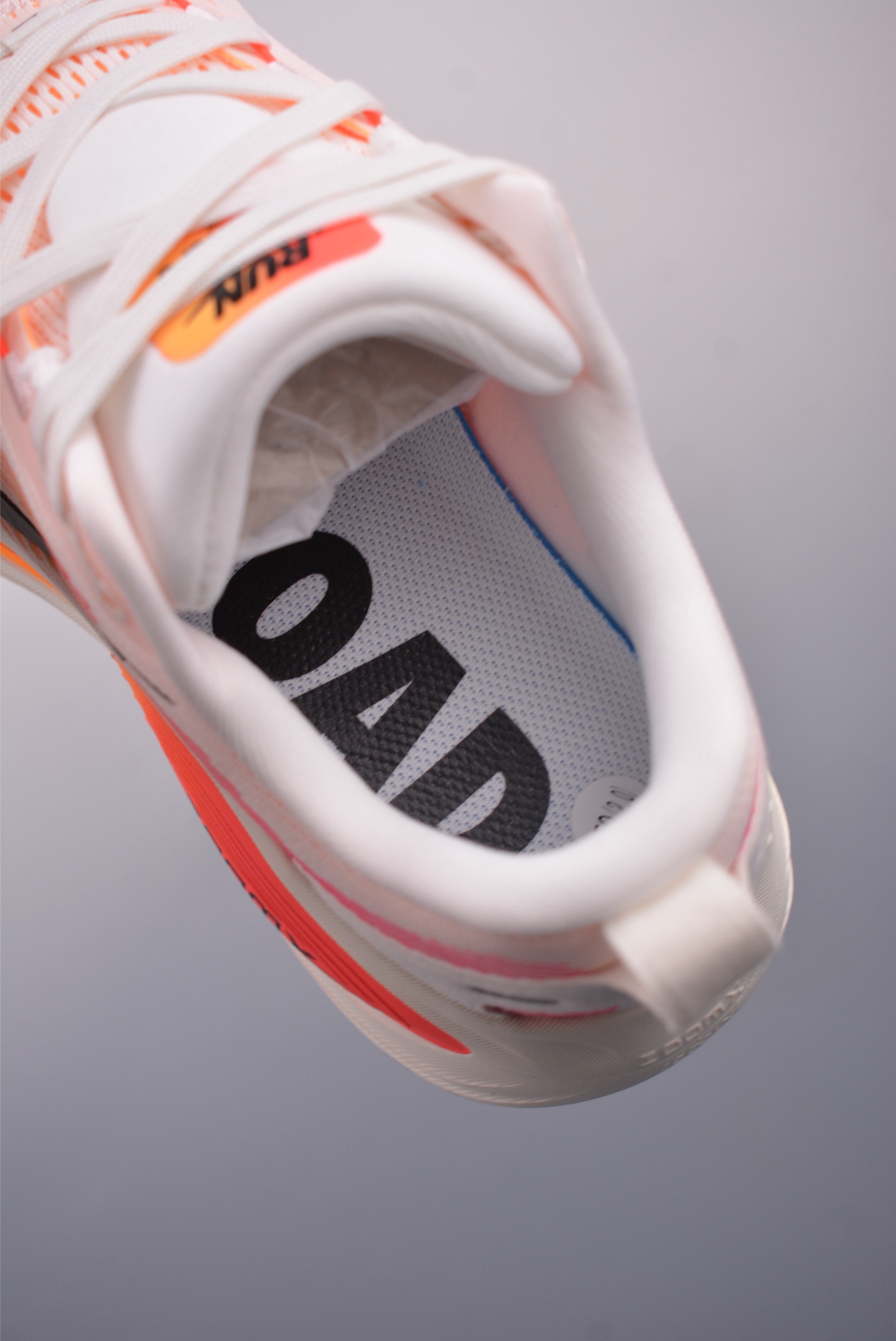 180 Nike Air Zoom Vomero 18 全新科技提前原鞋开发 运动跑鞋 HM6804-100