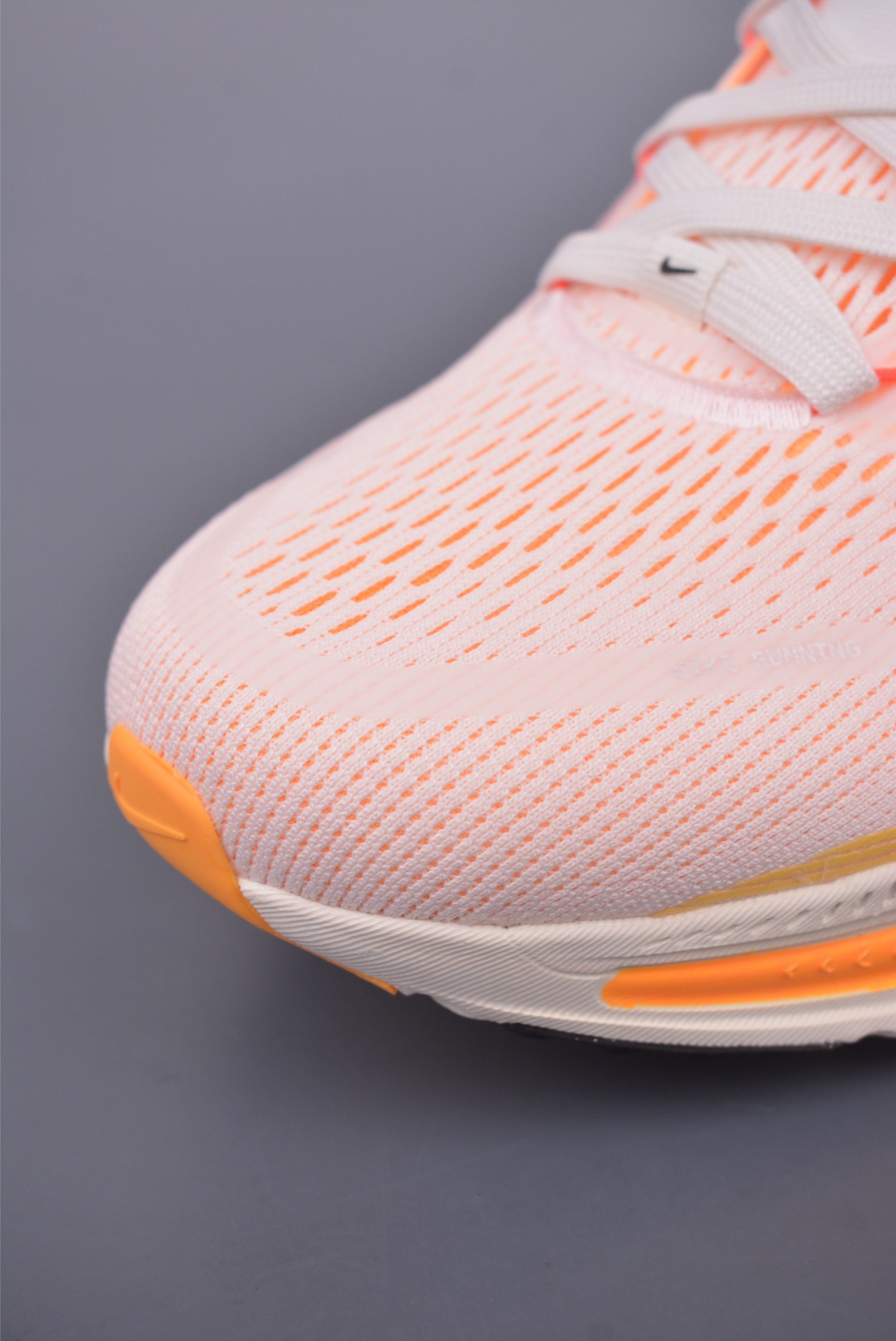 180 Nike Air Zoom Vomero 18 全新科技提前原鞋开发 运动跑鞋 HM6804-100