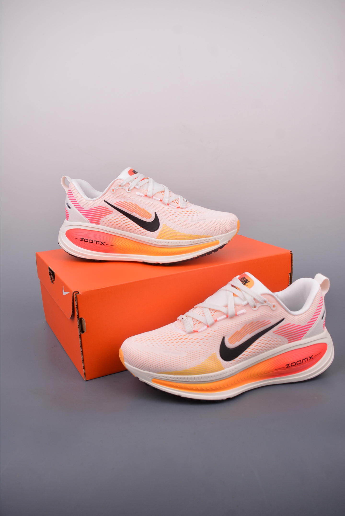 180 Nike Air Zoom Vomero 18 全新科技提前原鞋开发 运动跑鞋 HM6804-100