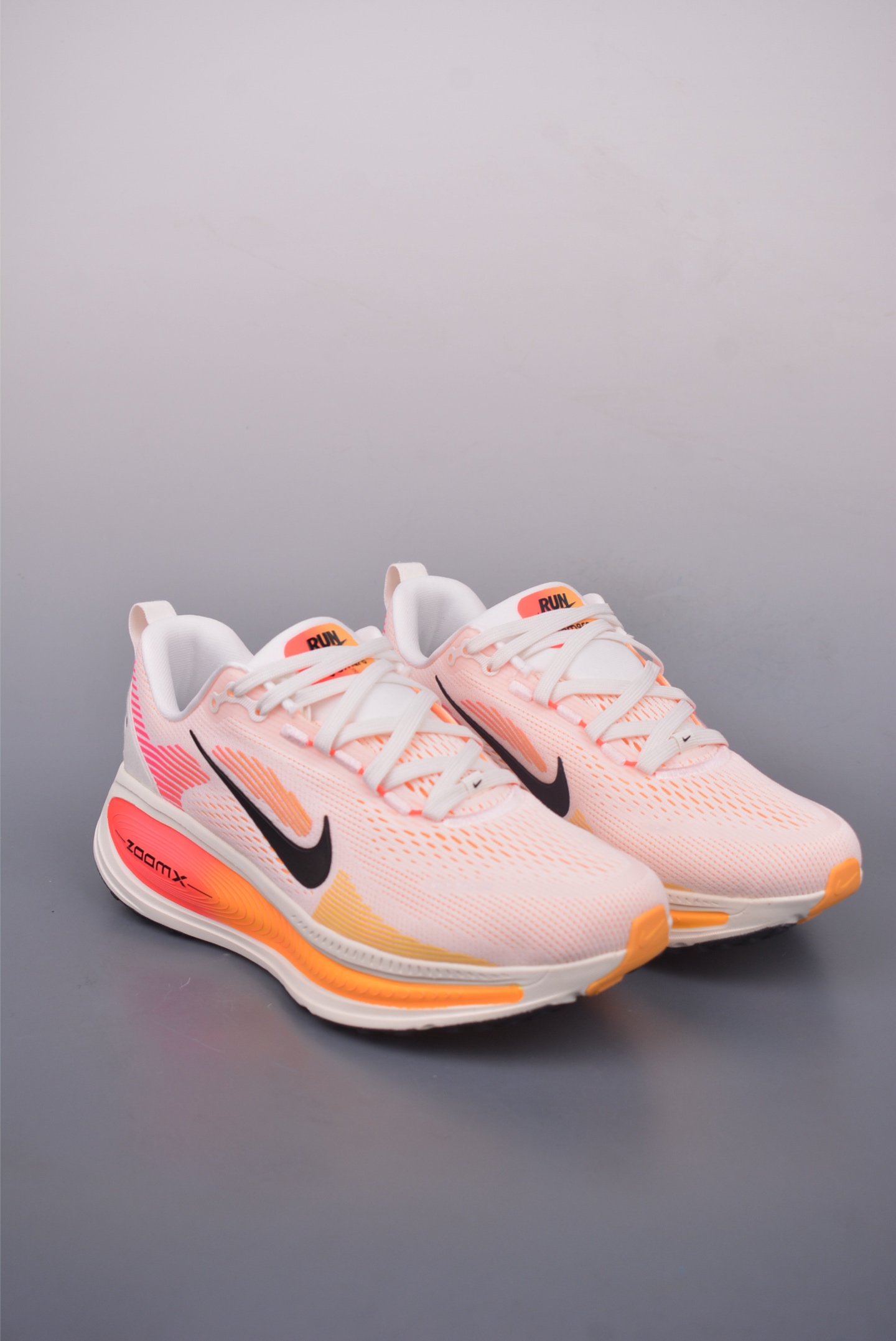 180 Nike Air Zoom Vomero 18 全新科技提前原鞋开发 运动跑鞋 HM6804-100