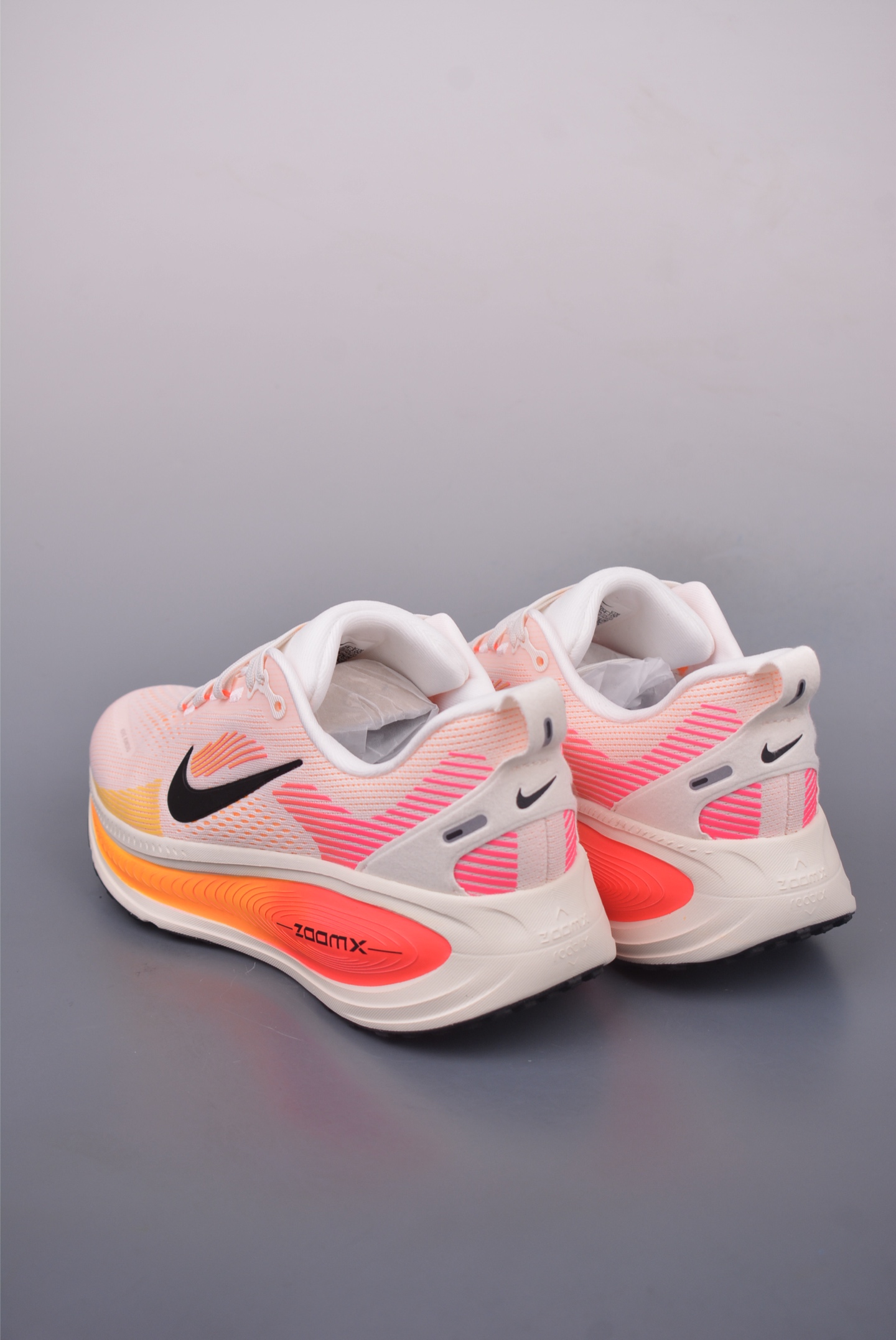 180 Nike Air Zoom Vomero 18 全新科技提前原鞋开发 运动跑鞋 HM6804-100