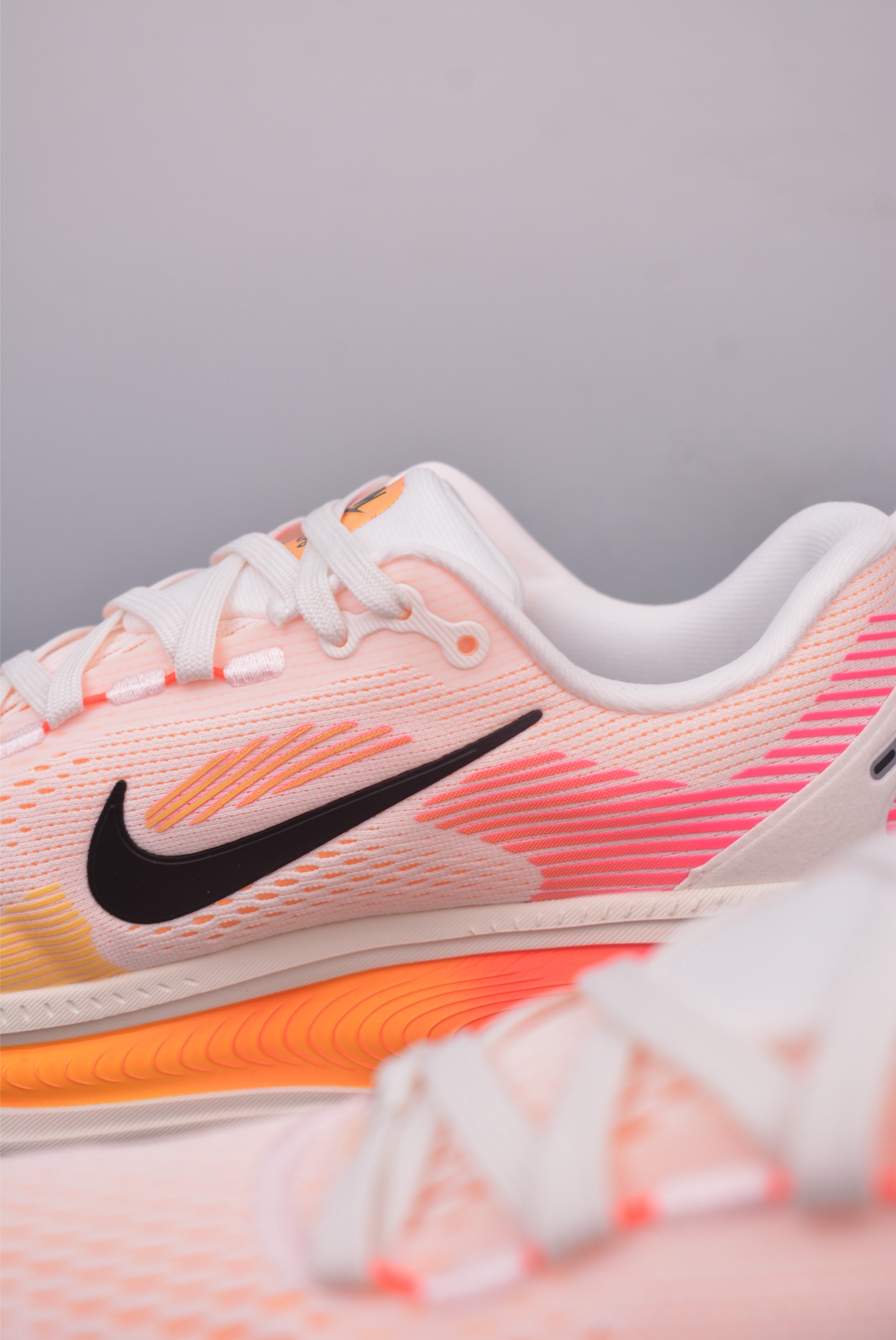 180 Nike Air Zoom Vomero 18 全新科技提前原鞋开发 运动跑鞋 HM6804-100