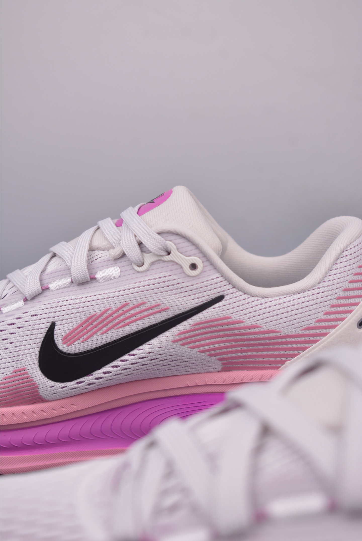 180 Nike Air Zoom Vomero 18 全新科技提前原鞋开发 运动跑鞋 HM6804-105