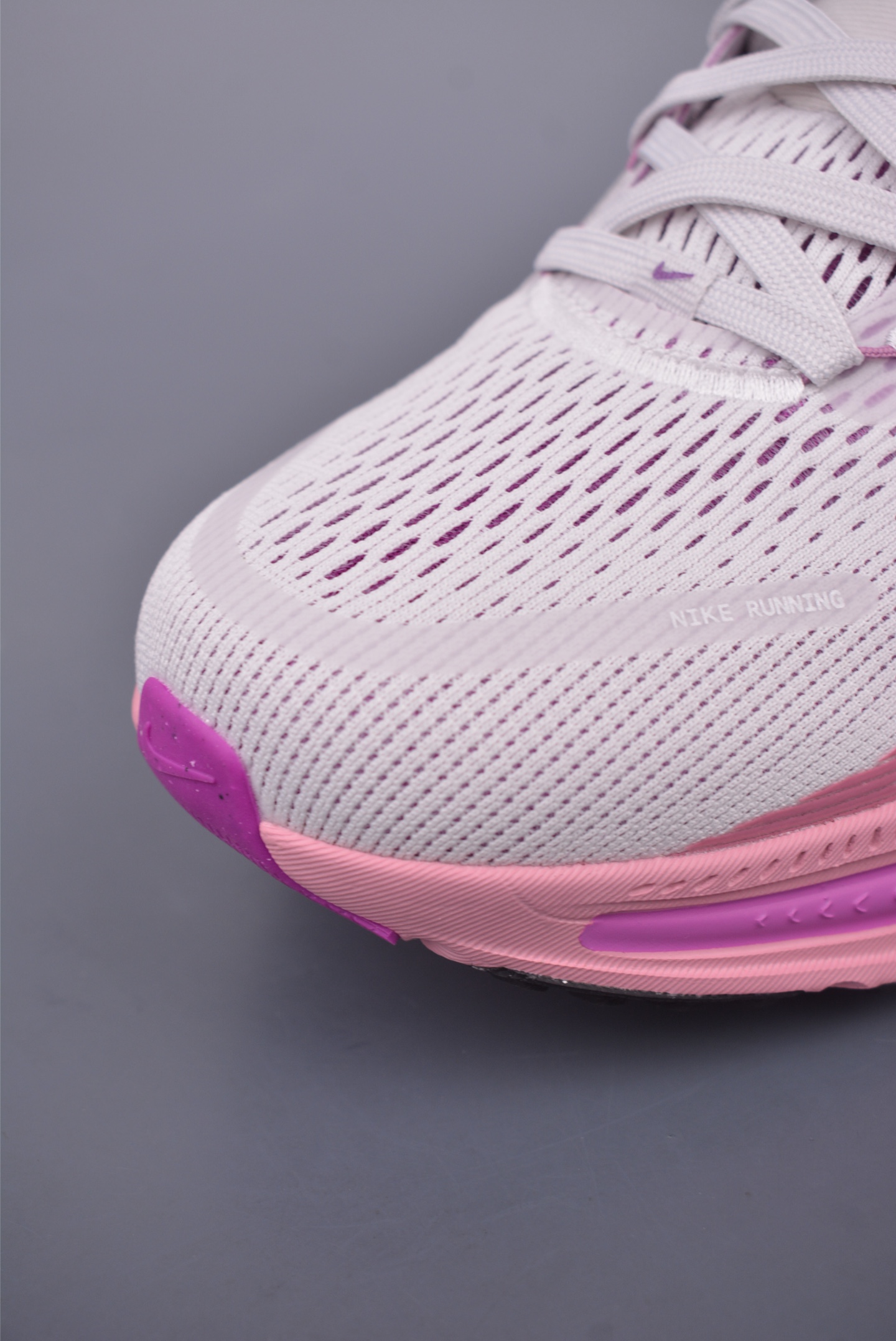 180 Nike Air Zoom Vomero 18 全新科技提前原鞋开发 运动跑鞋 HM6804-105