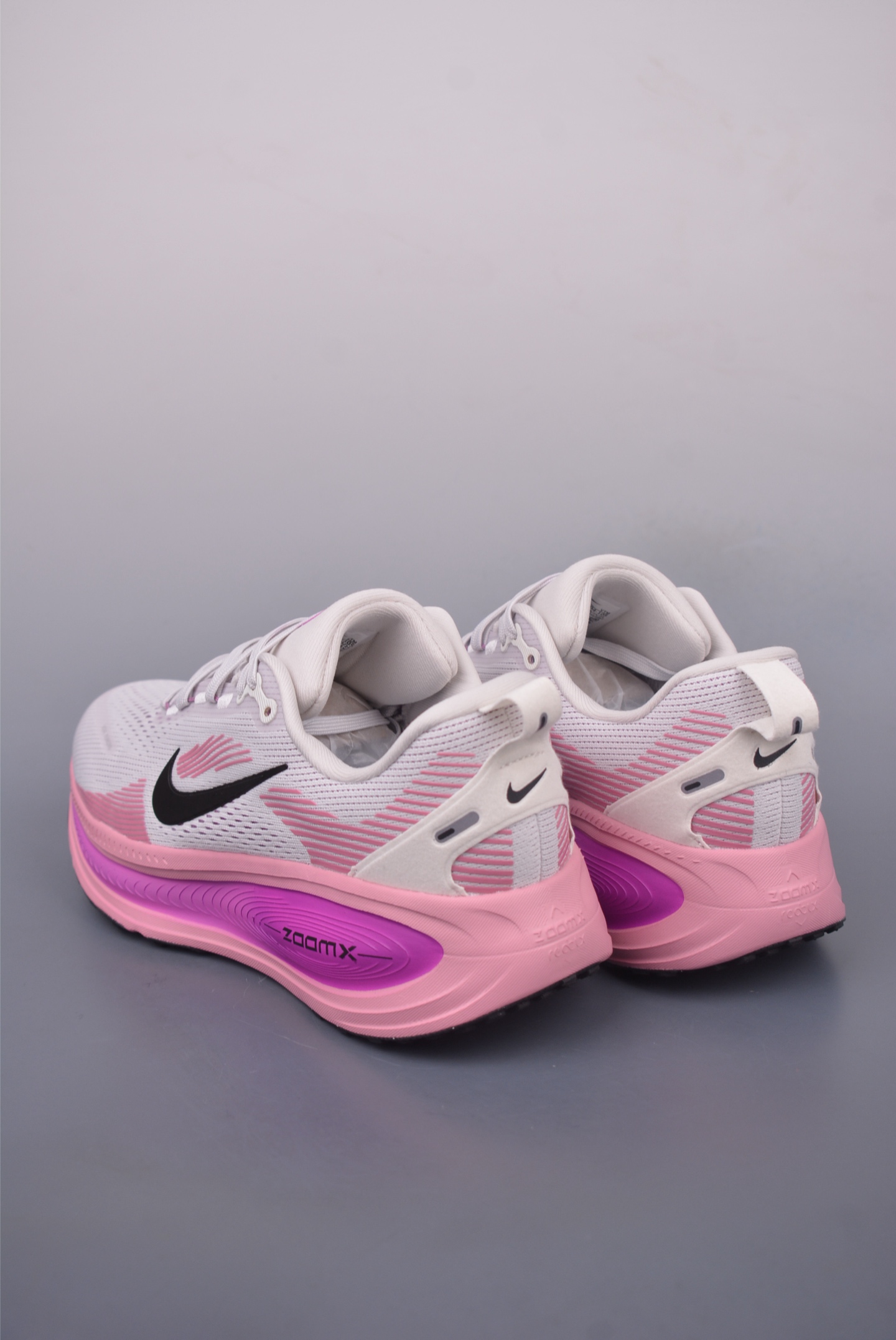 180 Nike Air Zoom Vomero 18 全新科技提前原鞋开发 运动跑鞋 HM6804-105