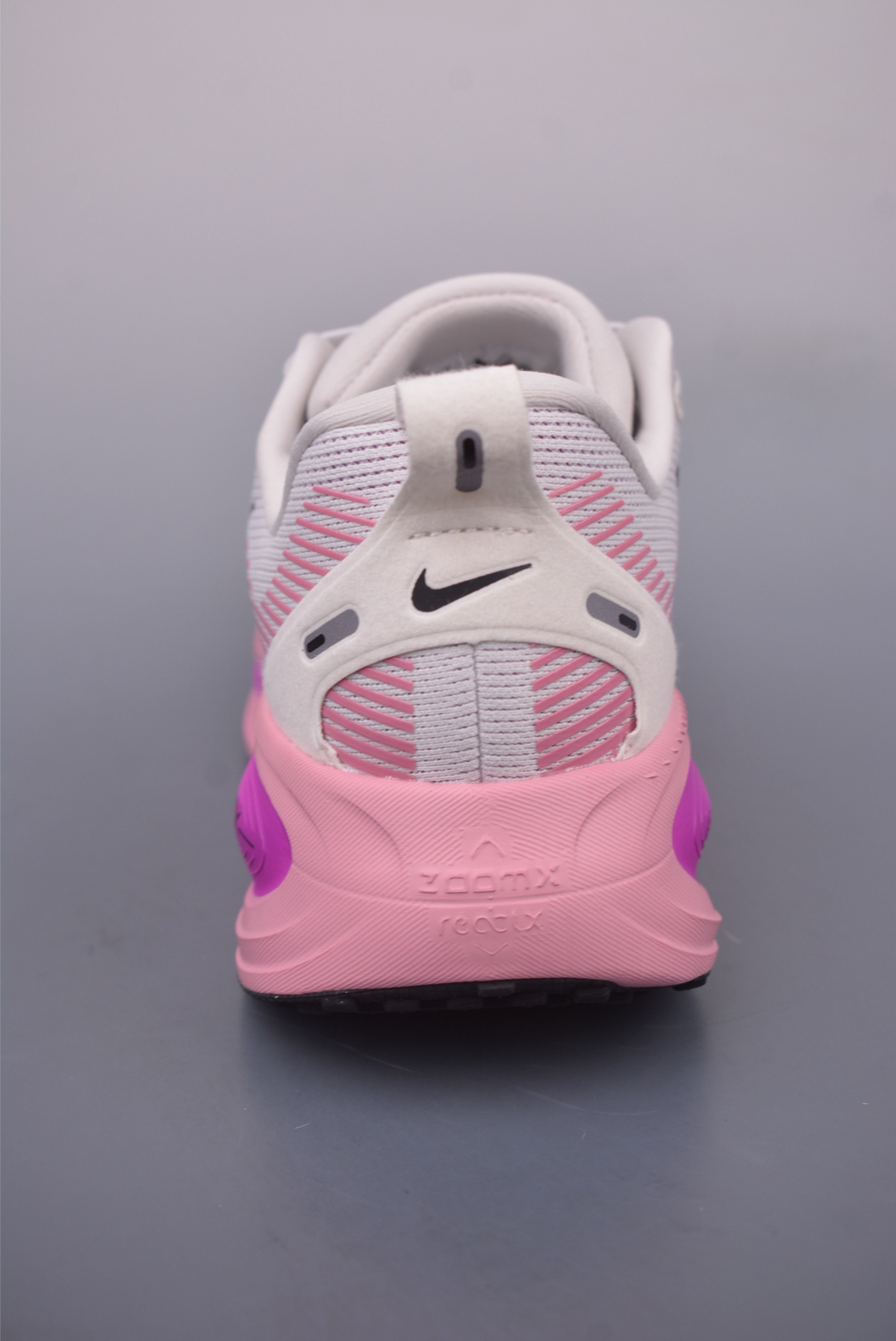 180 Nike Air Zoom Vomero 18 全新科技提前原鞋开发 运动跑鞋 HM6804-105