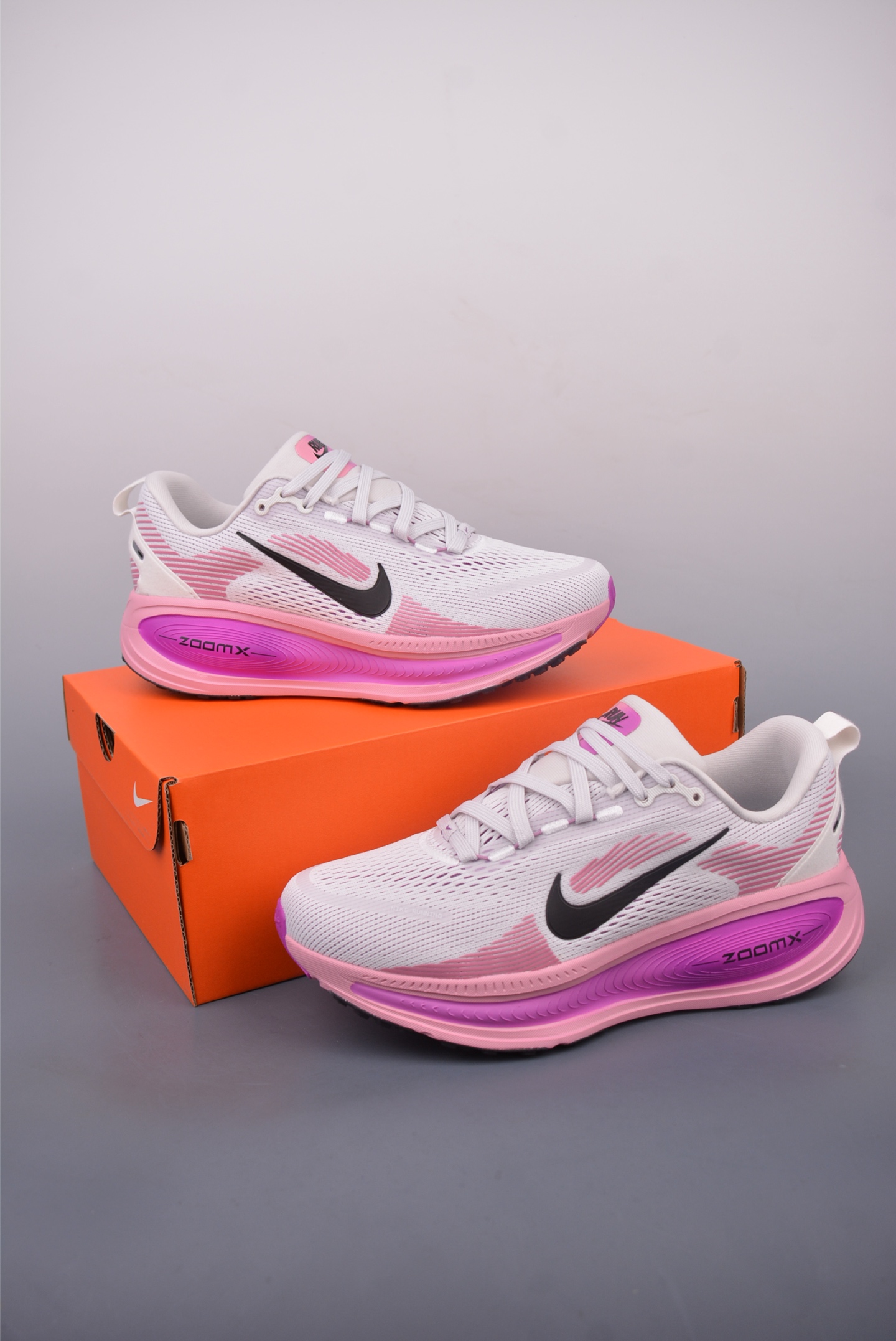 180 Nike Air Zoom Vomero 18 全新科技提前原鞋开发 运动跑鞋 HM6804-105