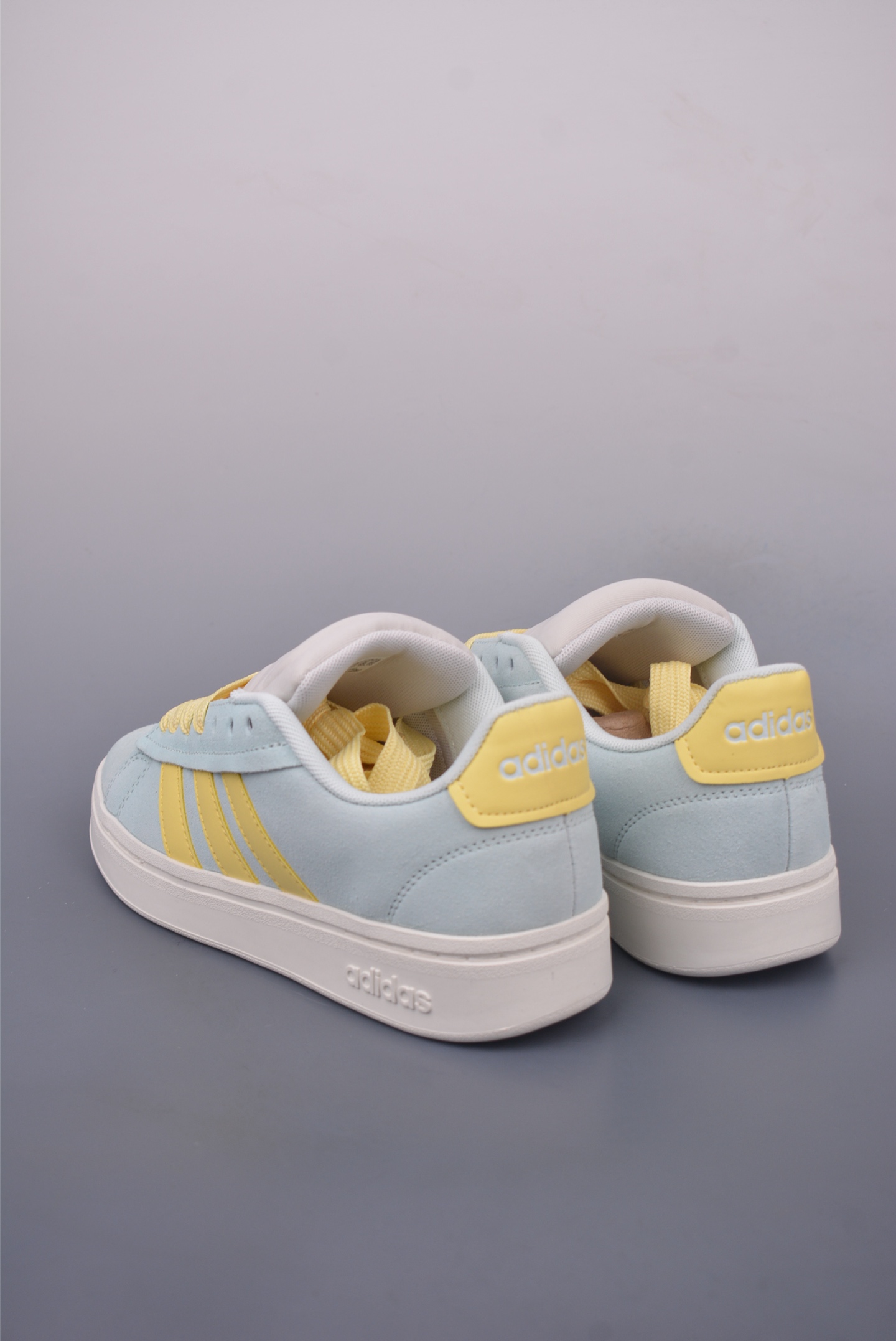140 adidas GRAND COURT ALPHA 三叶草休闲复古运动板鞋 IH3852