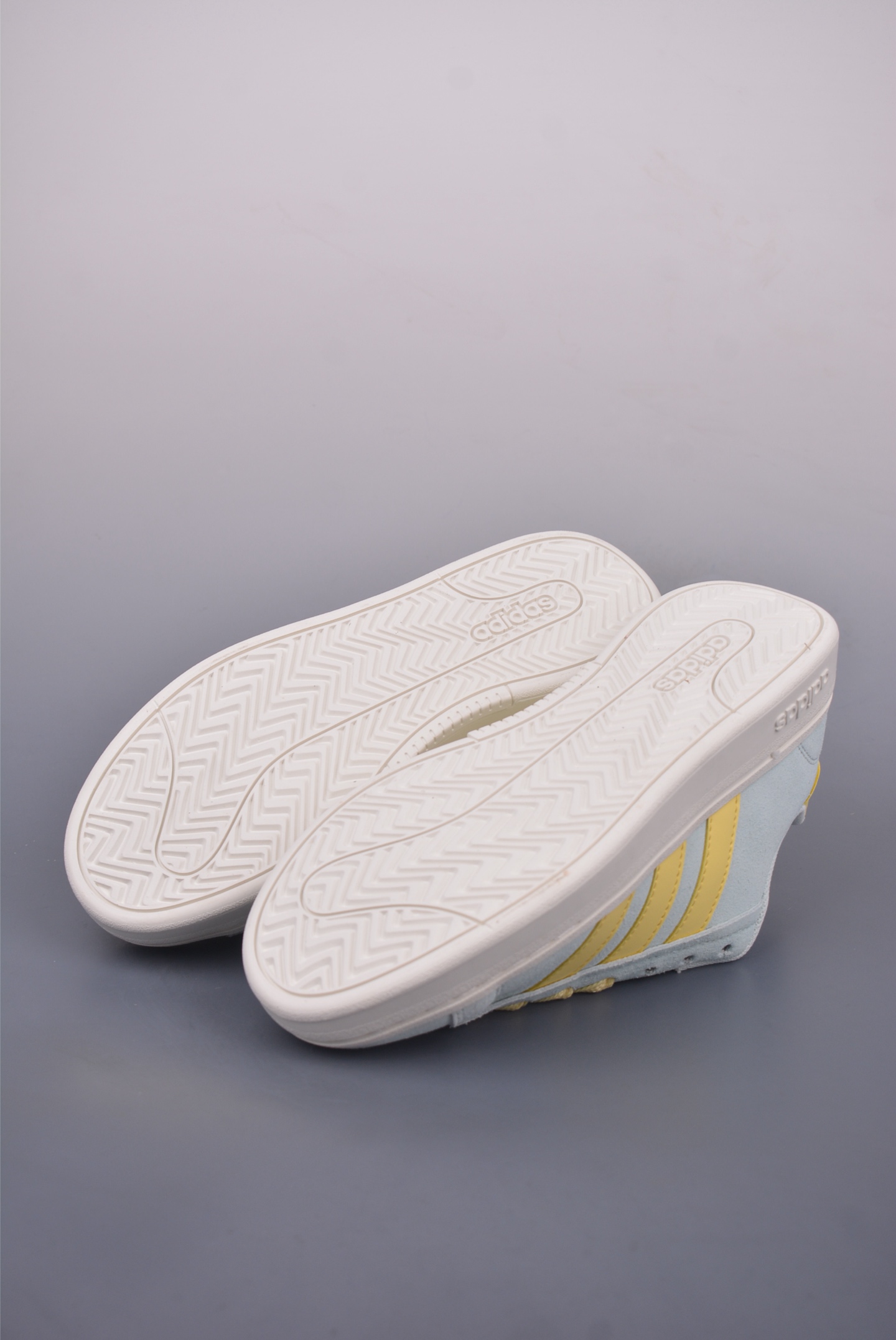 140 adidas GRAND COURT ALPHA 三叶草休闲复古运动板鞋 IH3852