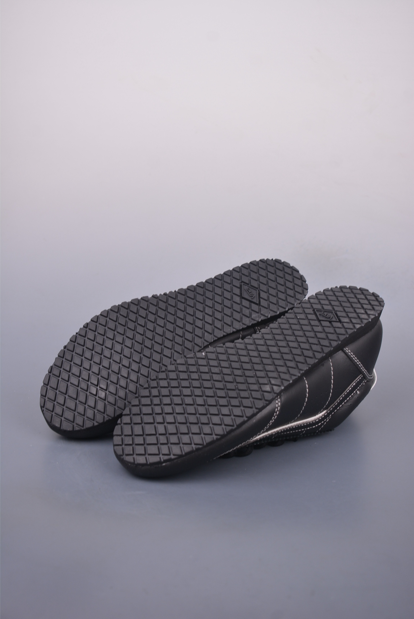 150 Vans Super LowPro 全皮黑色 范斯新款 复古薄底德训鞋系列 VN000D8TBKA