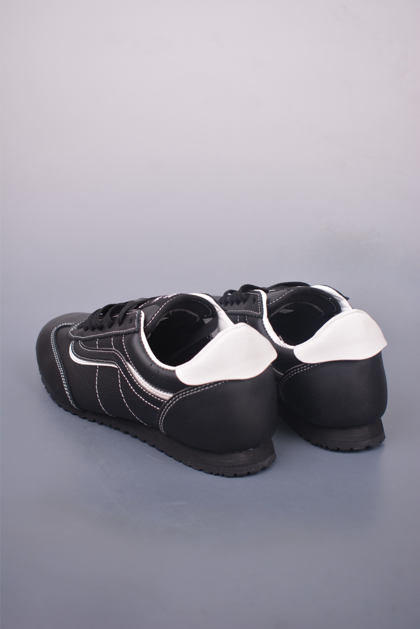 150 Vans Super LowPro 全皮黑色 范斯新款 复古薄底德训鞋系列 VN000D8TBKA