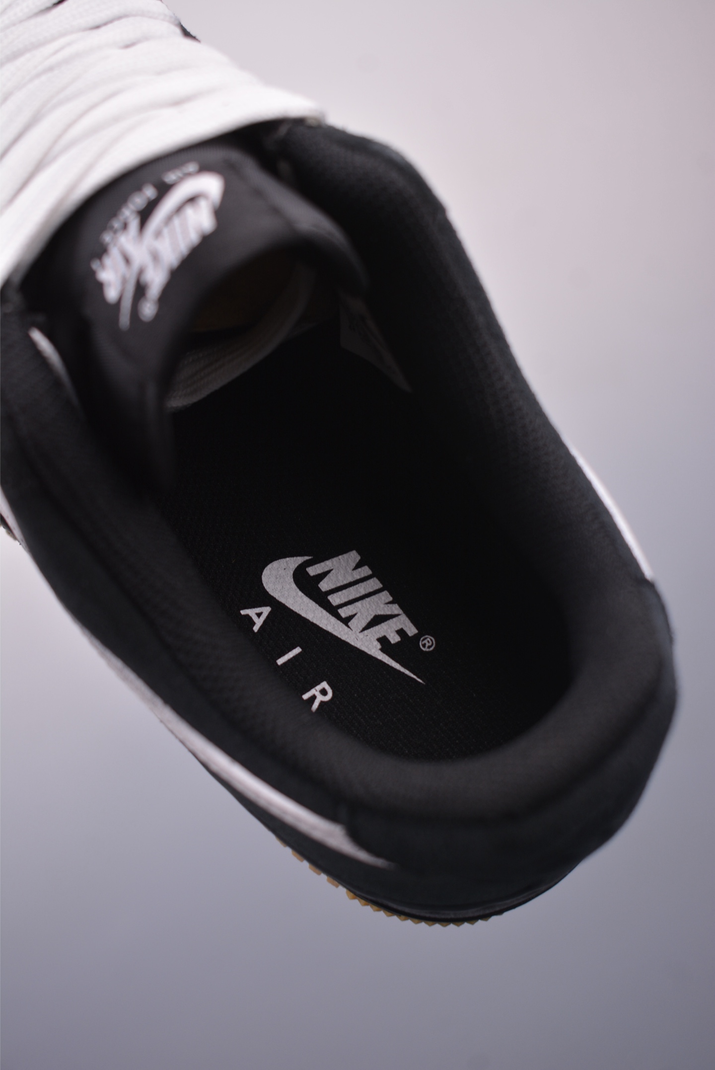 200 Nike Air Force 1 Low 黑白生胶 IB6388-001