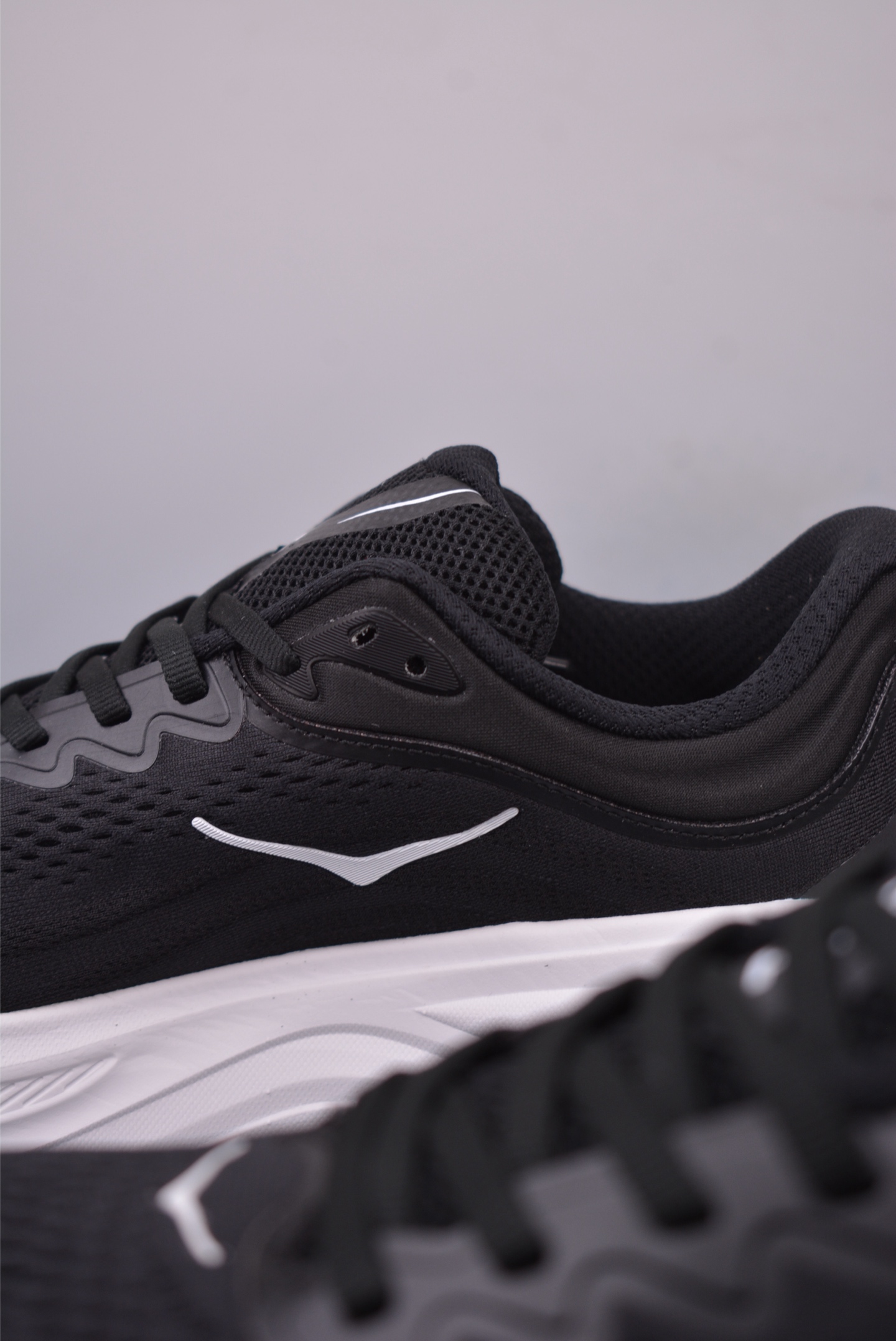 190 Z HOKA ONE ONE Bondi 9 WIDE 邦迪九代舒适防滑耐磨低帮休闲跑步鞋 1162011/BWHT