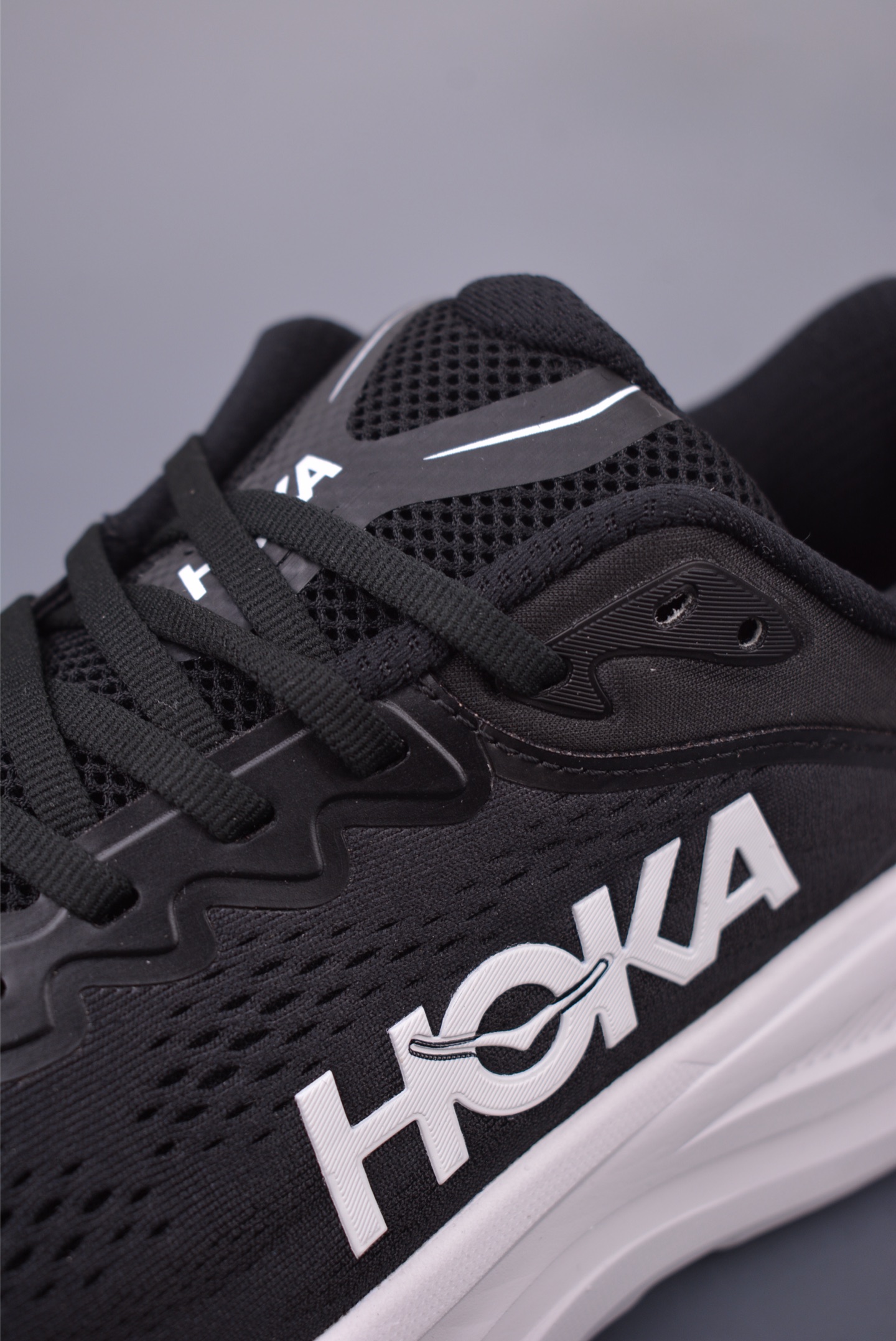 190 Z HOKA ONE ONE Bondi 9 WIDE 邦迪九代舒适防滑耐磨低帮休闲跑步鞋 1162011/BWHT