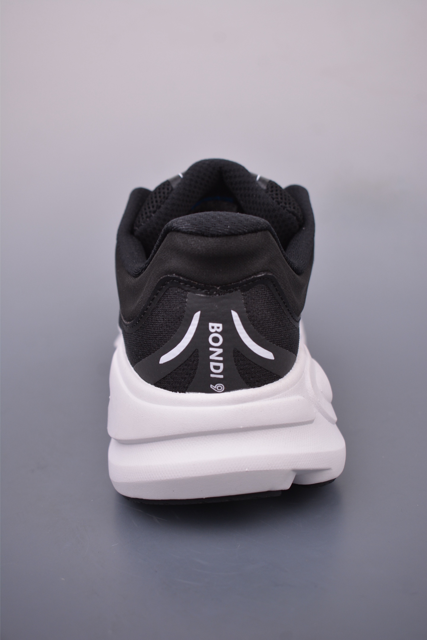 190 Z HOKA ONE ONE Bondi 9 WIDE 邦迪九代舒适防滑耐磨低帮休闲跑步鞋 1162011/BWHT
