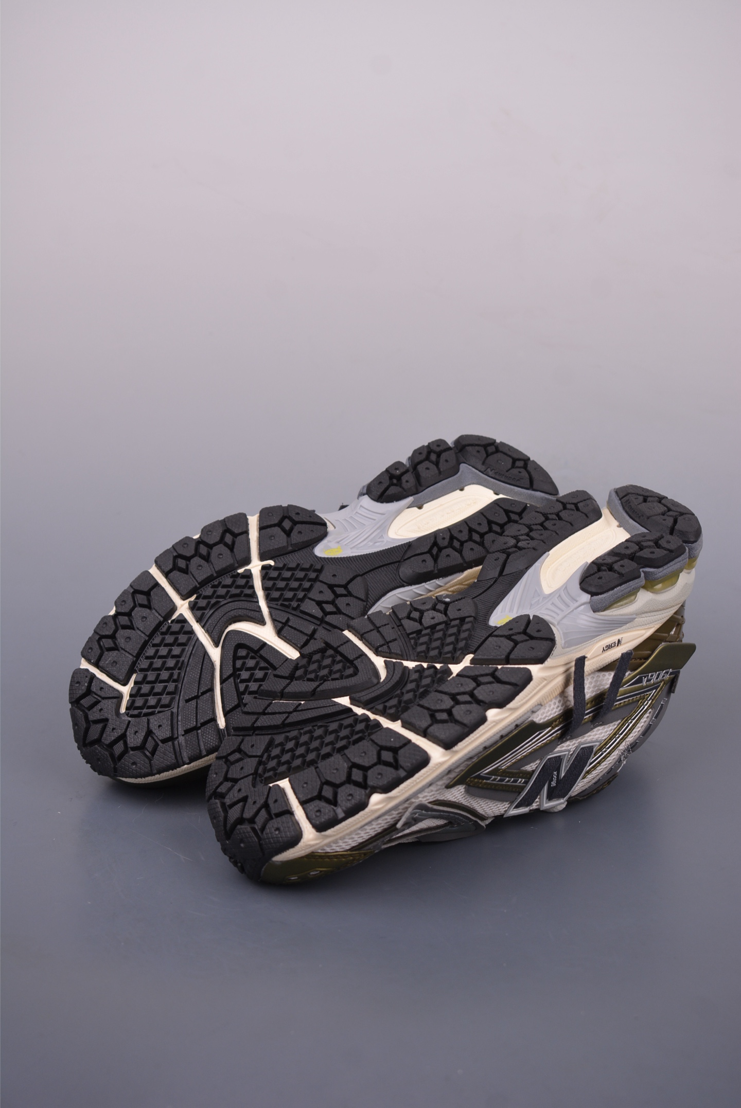 200 New Balance M1906系列 复古单品宝藏老爹鞋款 U1906ANC
