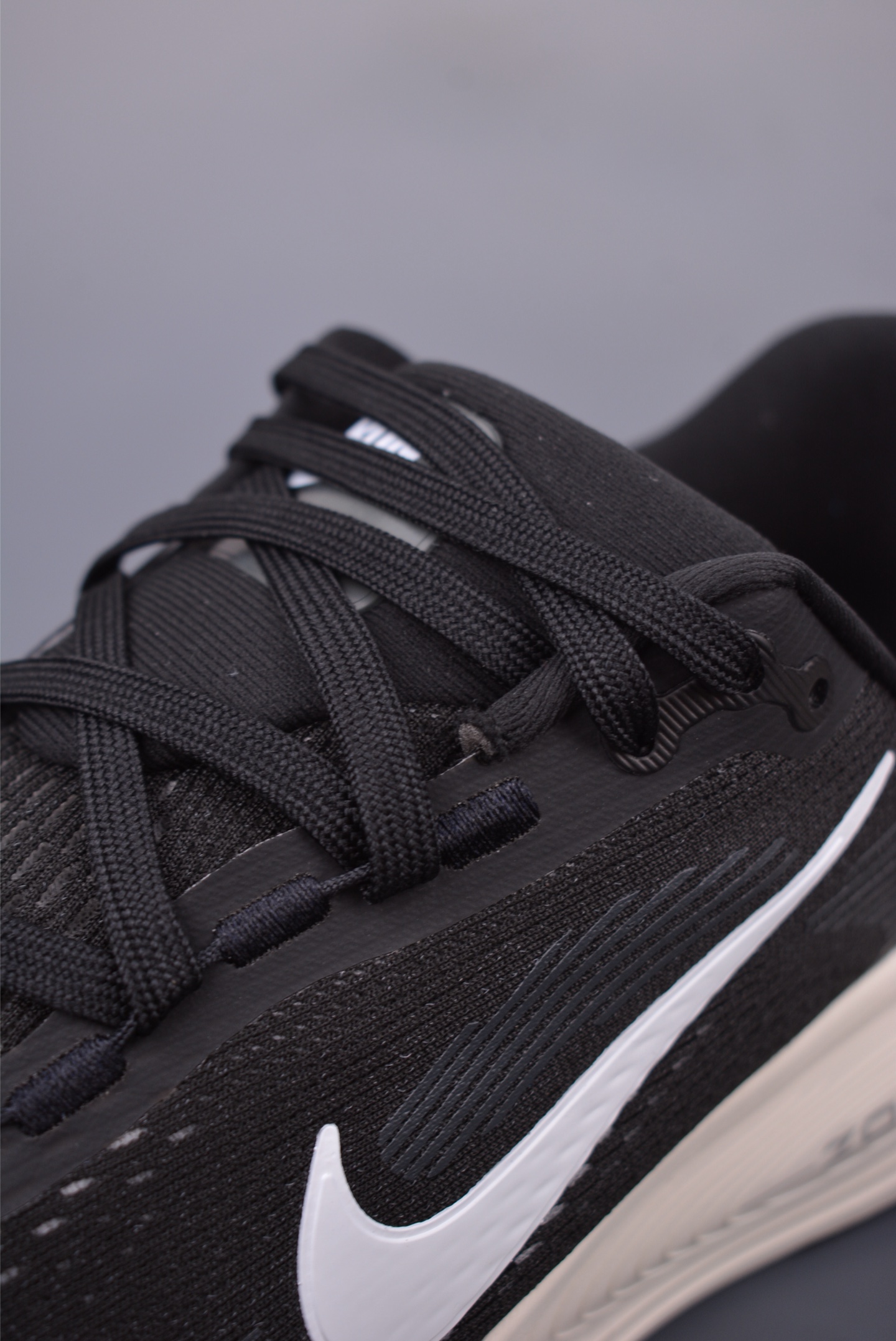180 Nike Air Zoom Vomero 18 全新科技提前原鞋开发 运动跑鞋 HM6803-007