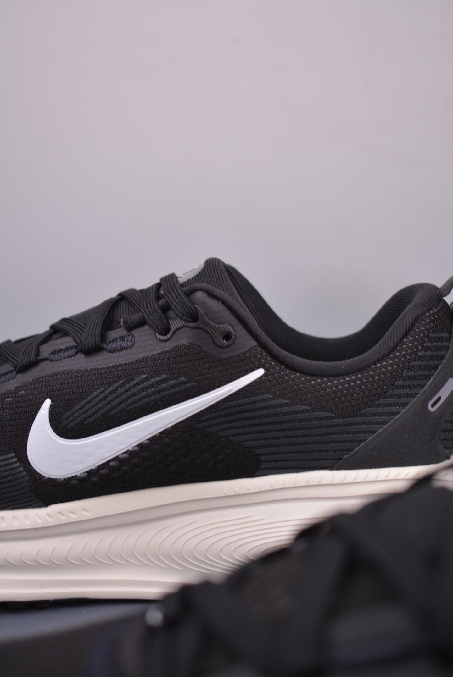 180 Nike Air Zoom Vomero 18 全新科技提前原鞋开发 运动跑鞋 HM6803-007