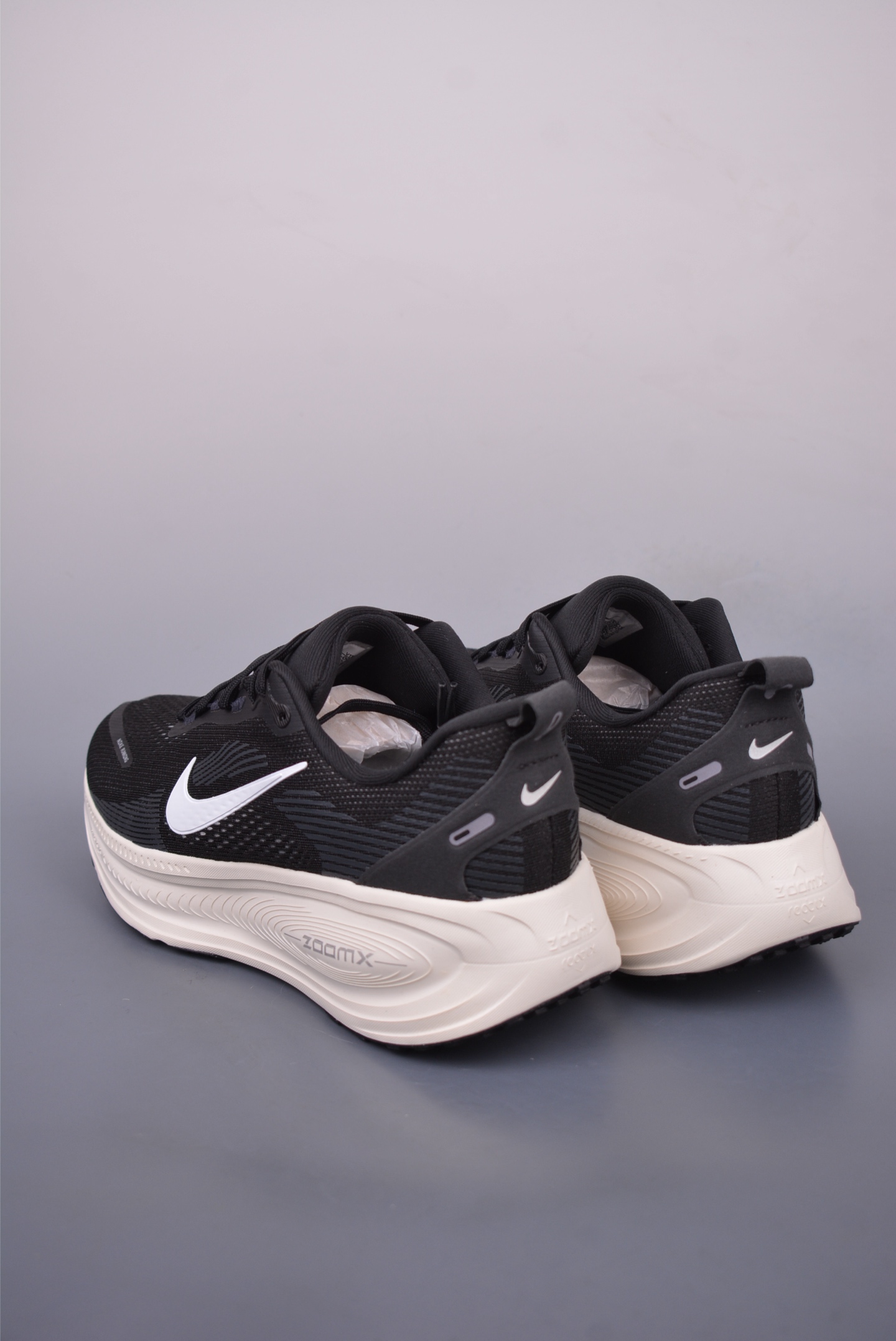 180 Nike Air Zoom Vomero 18 全新科技提前原鞋开发 运动跑鞋 HM6803-007