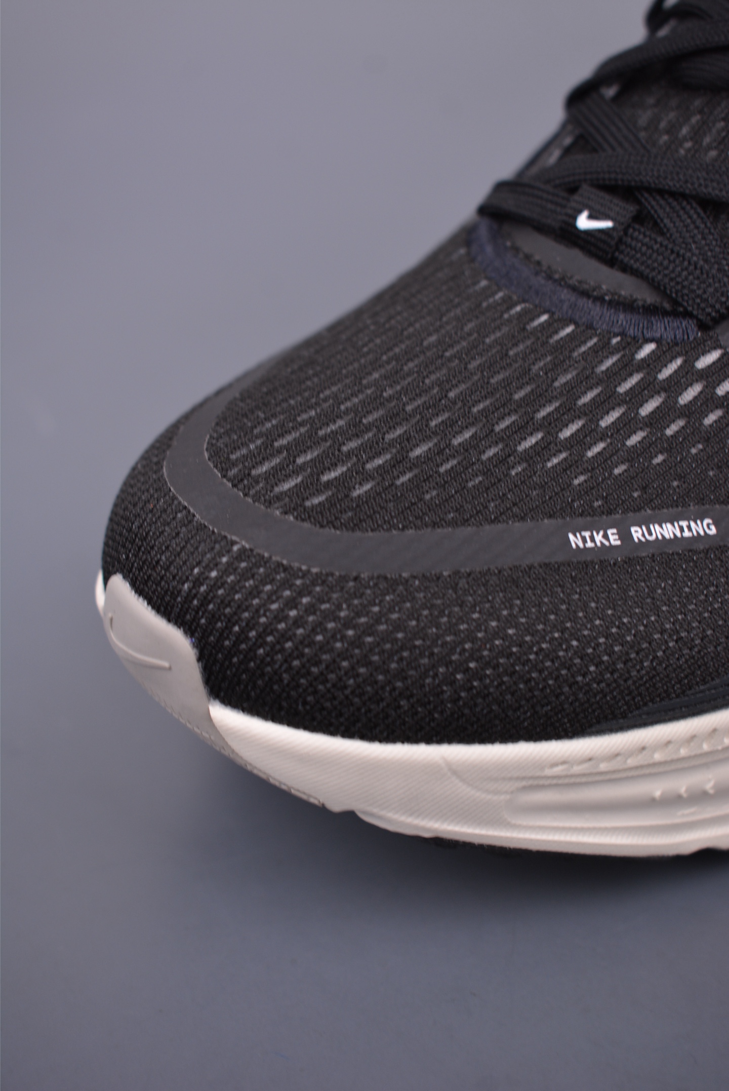 180 Nike Air Zoom Vomero 18 全新科技提前原鞋开发 运动跑鞋 HM6803-007