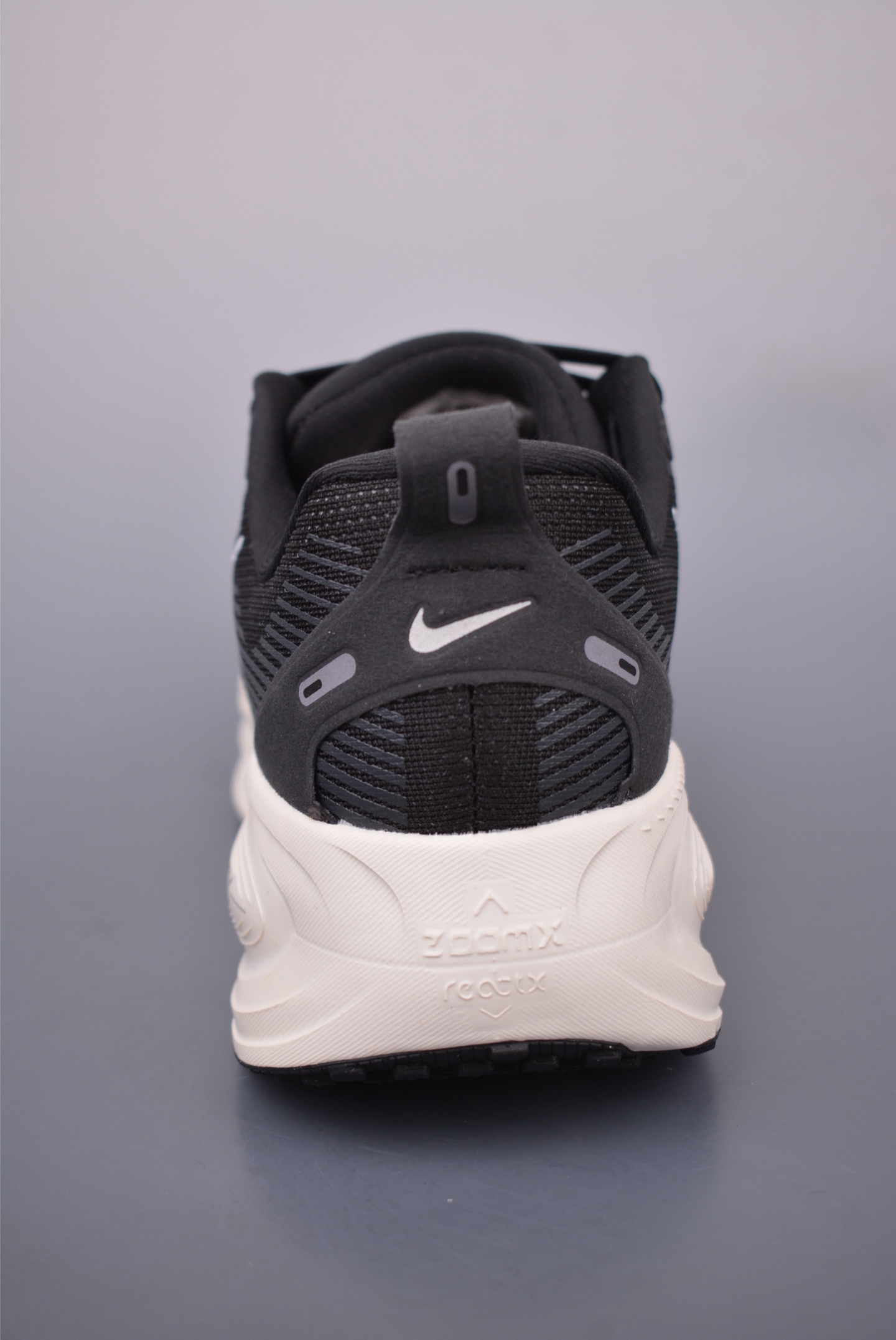 180 Nike Air Zoom Vomero 18 全新科技提前原鞋开发 运动跑鞋 HM6803-007