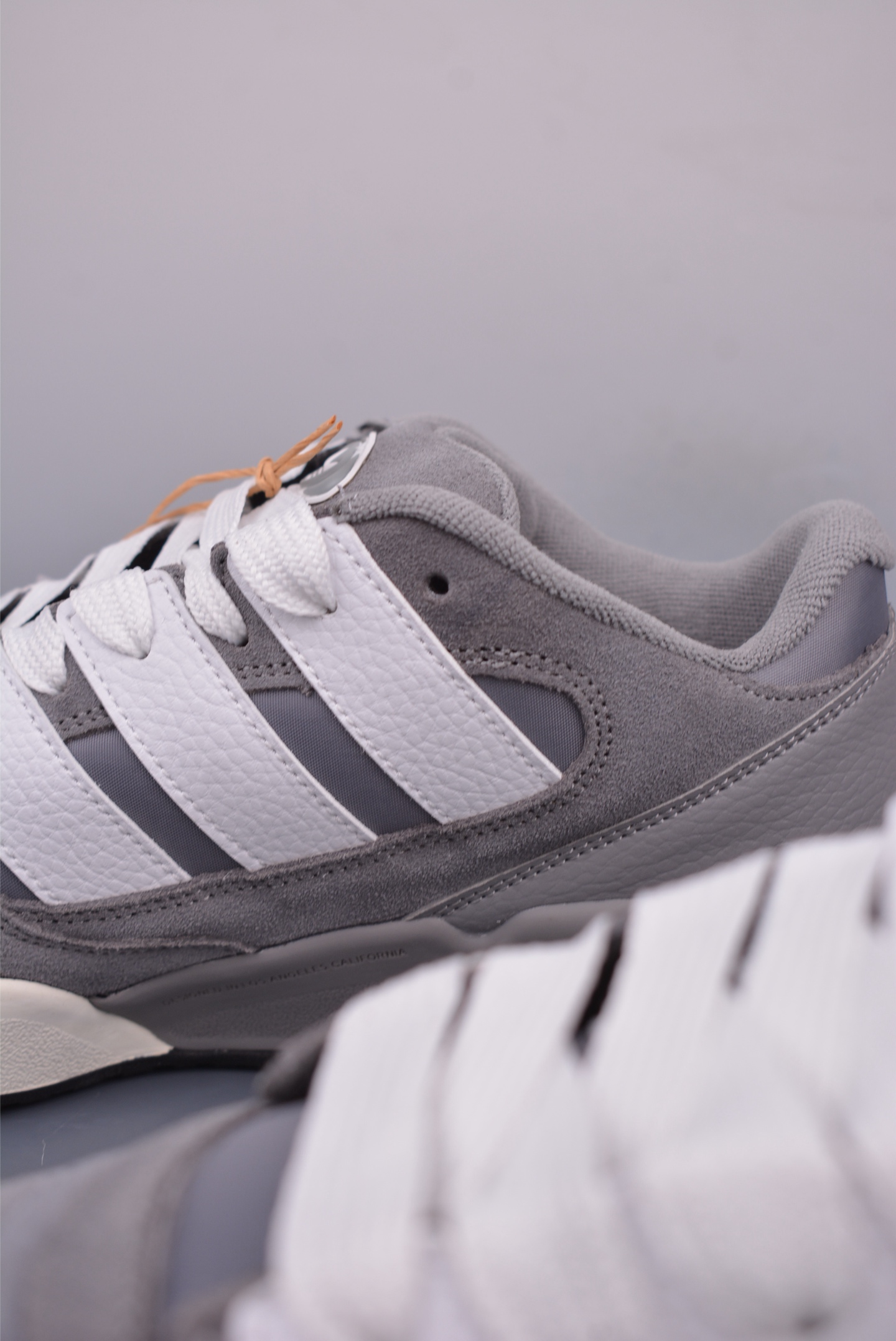 180 Adidas originals Forum 2000 CL 三叶草低帮 复古潮流休闲面包鞋 JS0997