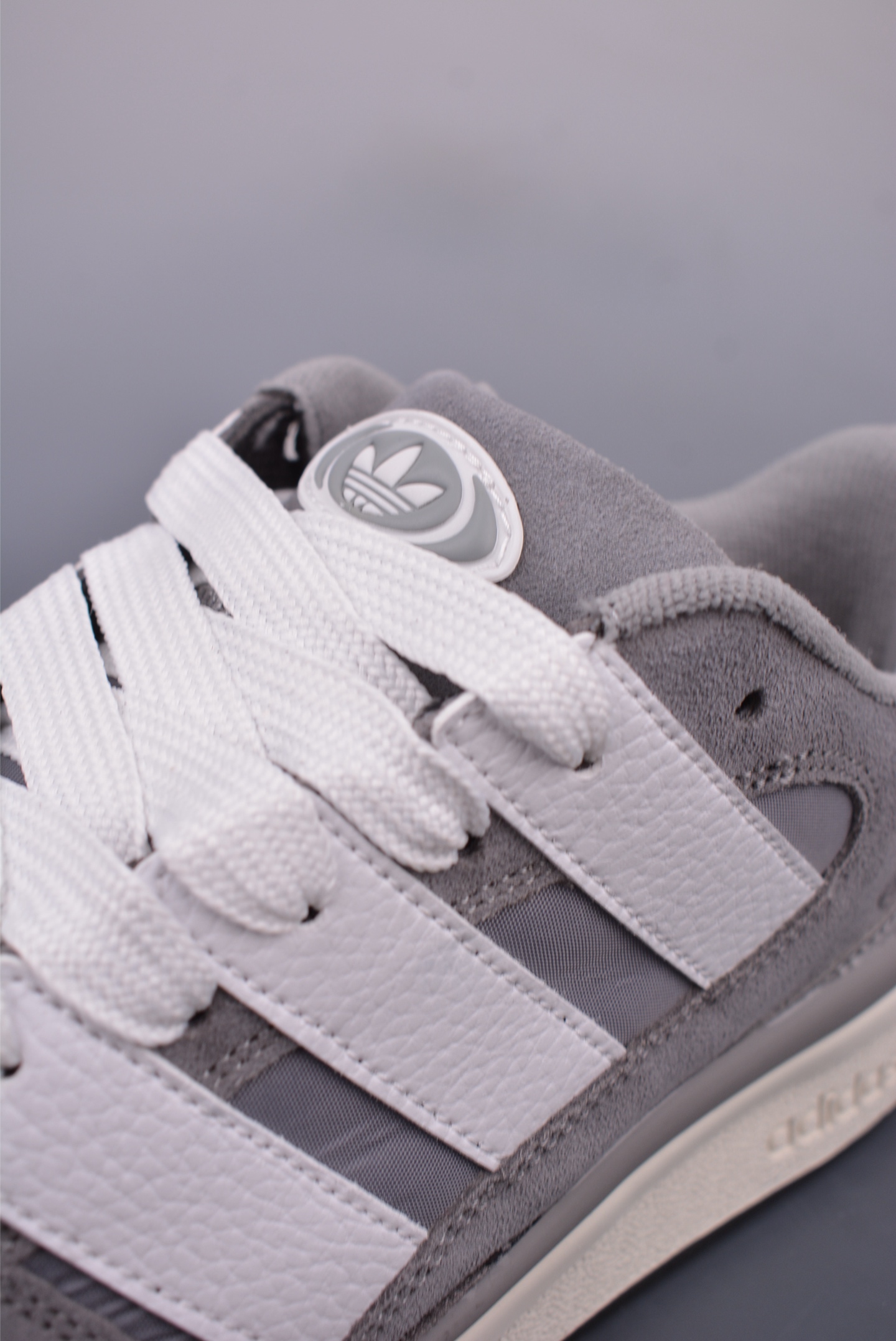 180 Adidas originals Forum 2000 CL 三叶草低帮 复古潮流休闲面包鞋 JS0997
