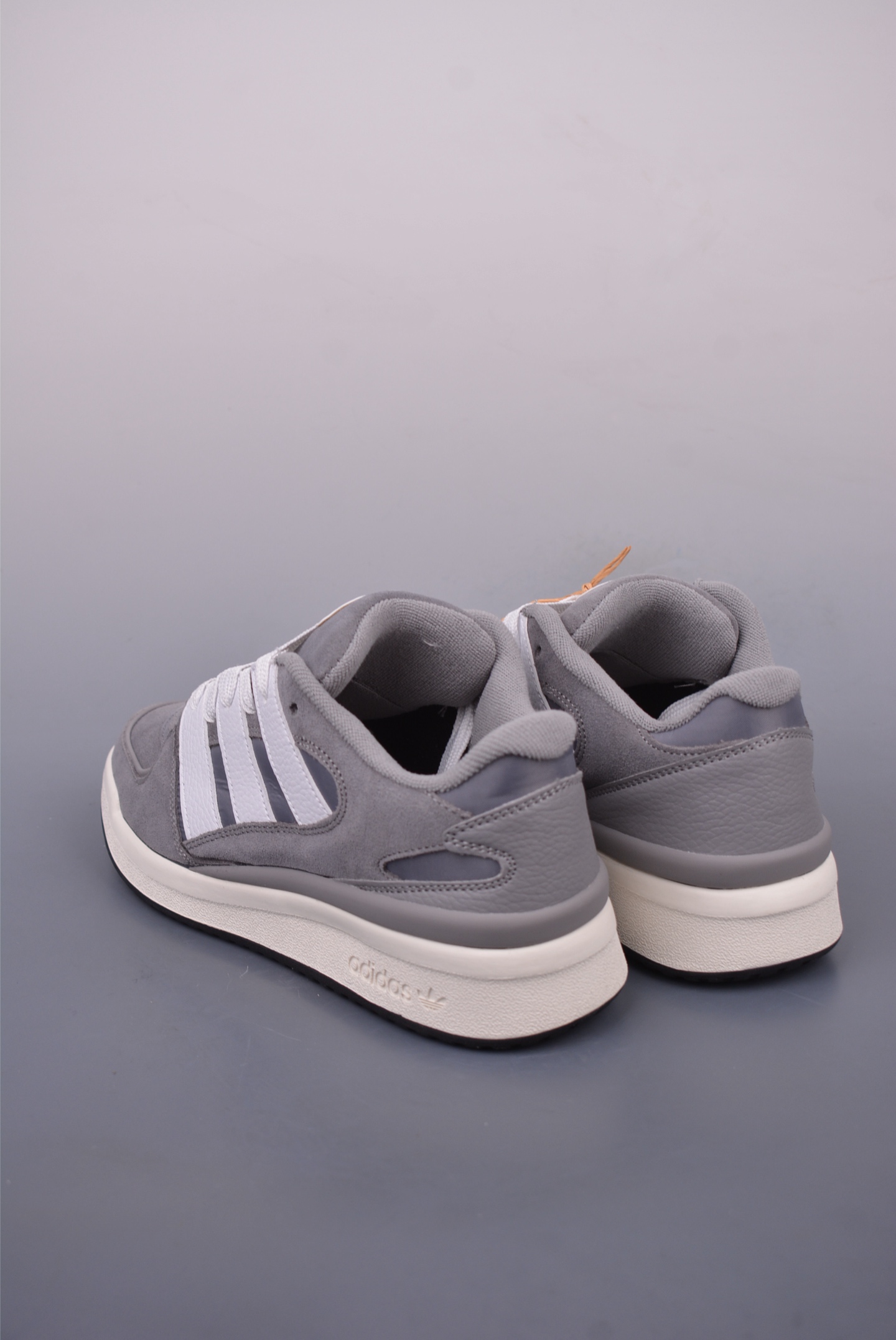 180 Adidas originals Forum 2000 CL 三叶草低帮 复古潮流休闲面包鞋 JS0997