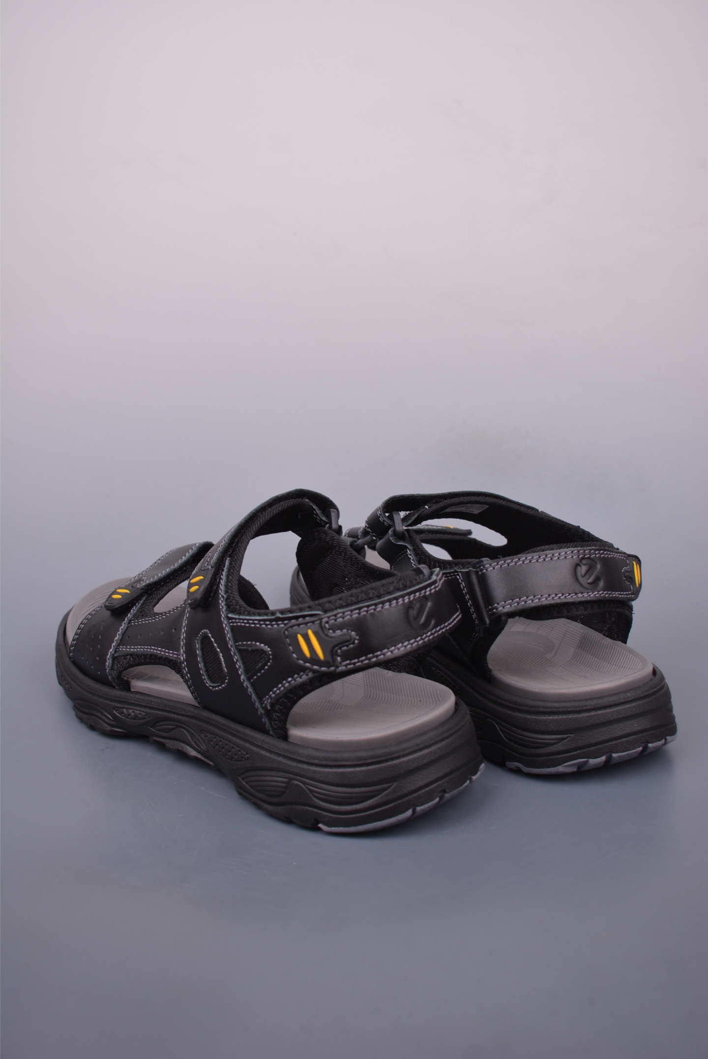 [Sandals and Slippers Series] The tightness can be freely adjusted for easy p