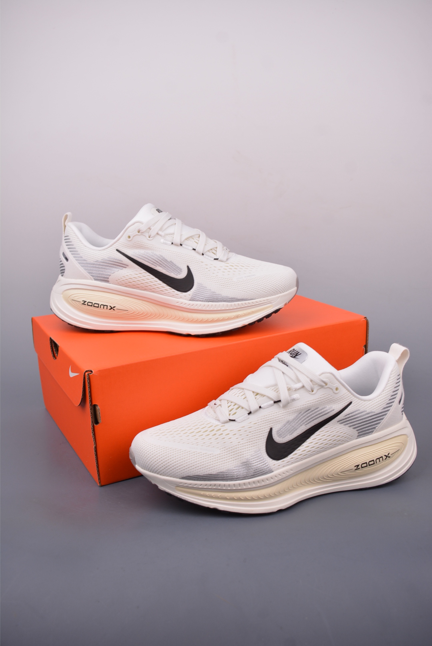 180 Nike Air Zoom Vomero 18 全新科技提前原鞋开发 运动跑鞋 HM6803-101