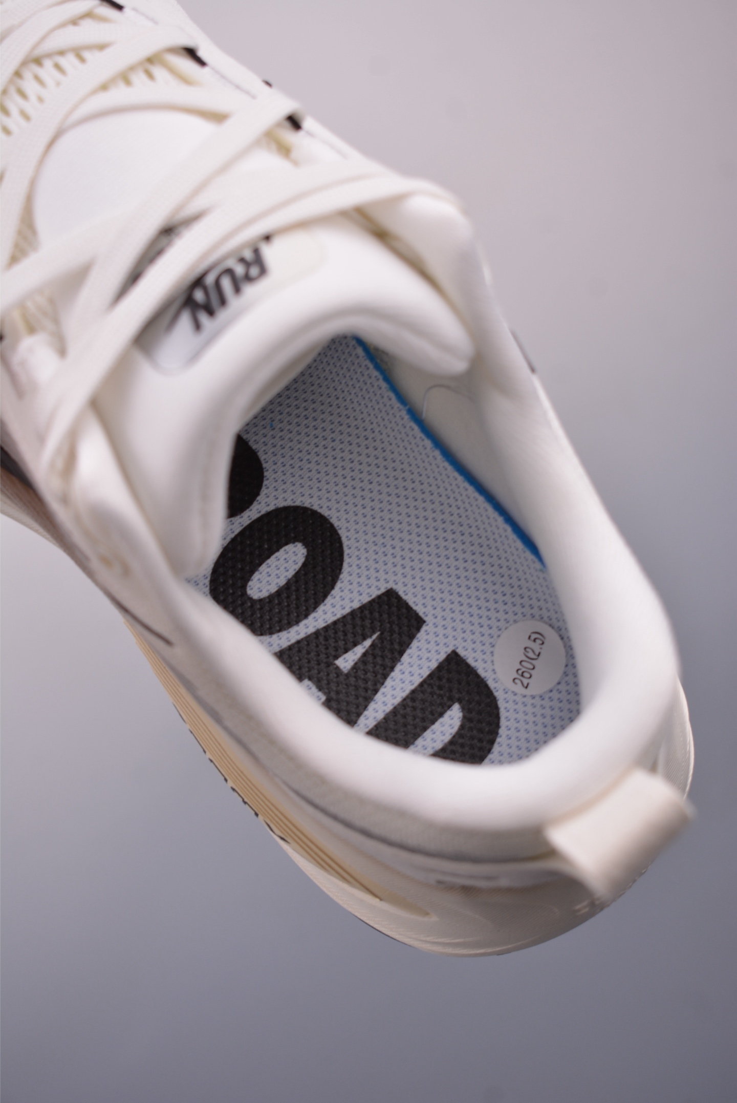 180 Nike Air Zoom Vomero 18 全新科技提前原鞋开发 运动跑鞋 HM6803-101