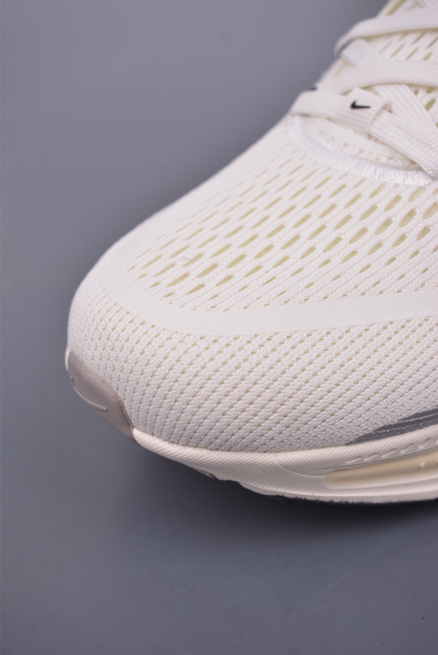 180 Nike Air Zoom Vomero 18 全新科技提前原鞋开发 运动跑鞋 HM6803-101