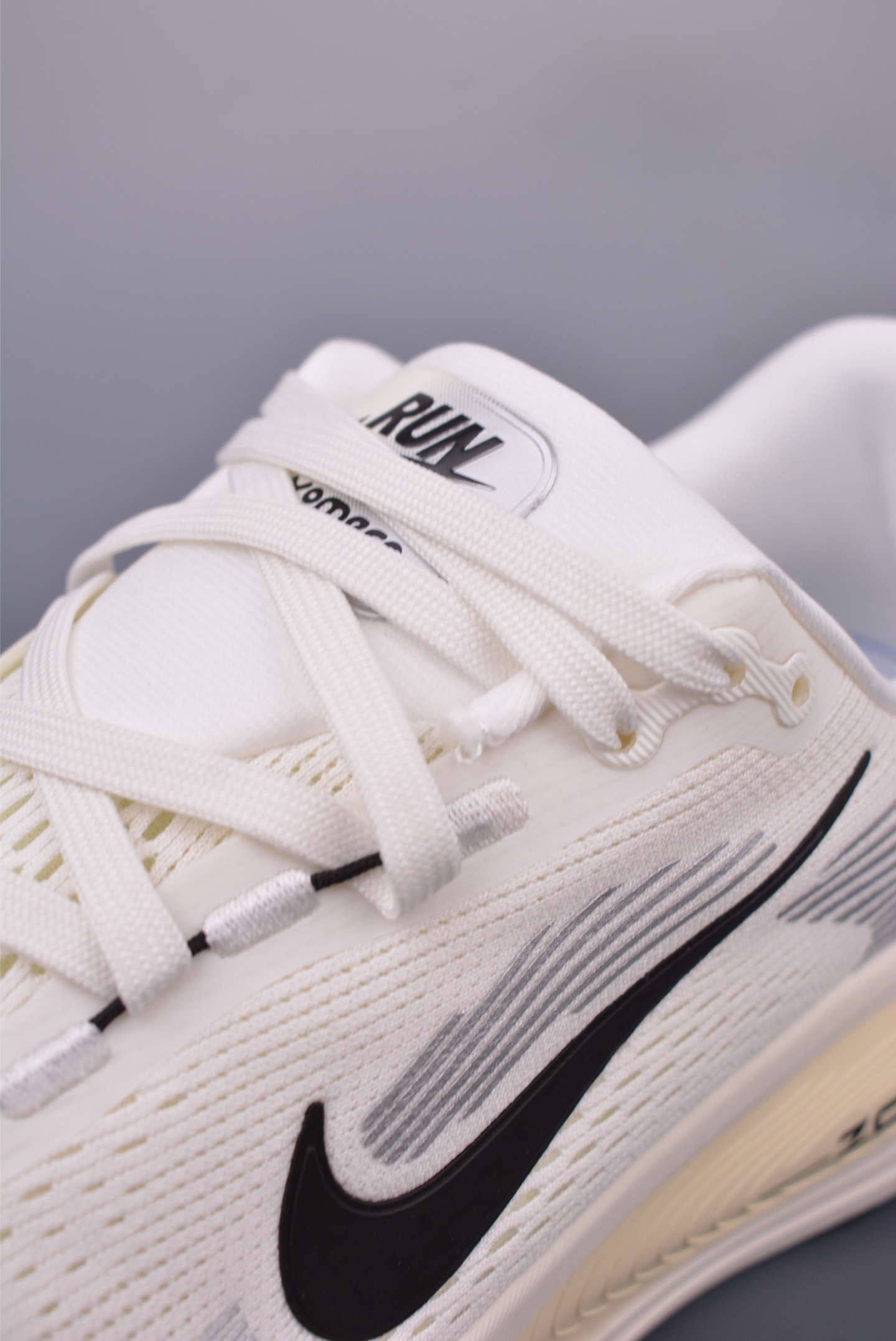 180 Nike Air Zoom Vomero 18 全新科技提前原鞋开发 运动跑鞋 HM6803-101