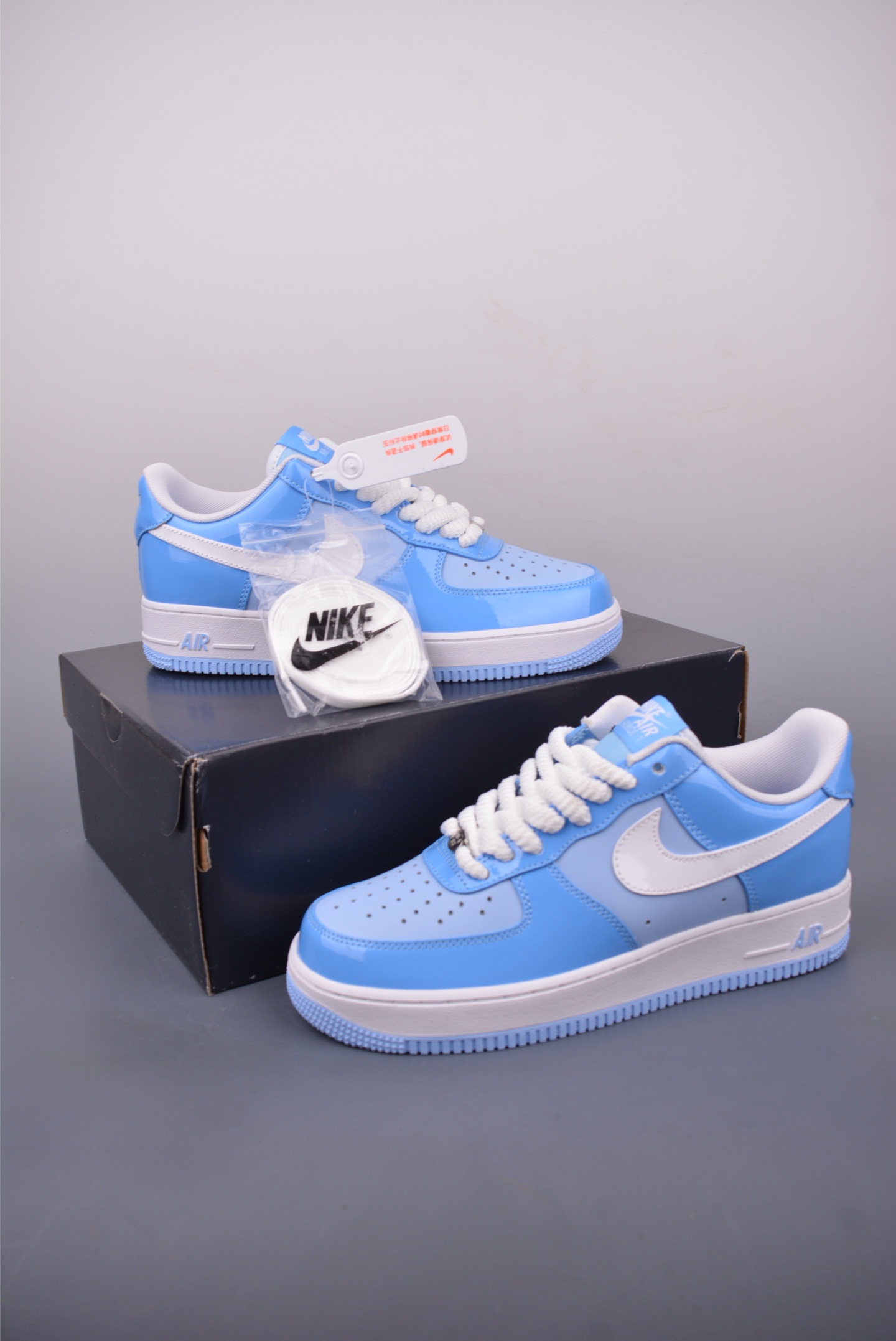 180 Nike Air Force 1 Low 白蓝漆面 HV9405-400