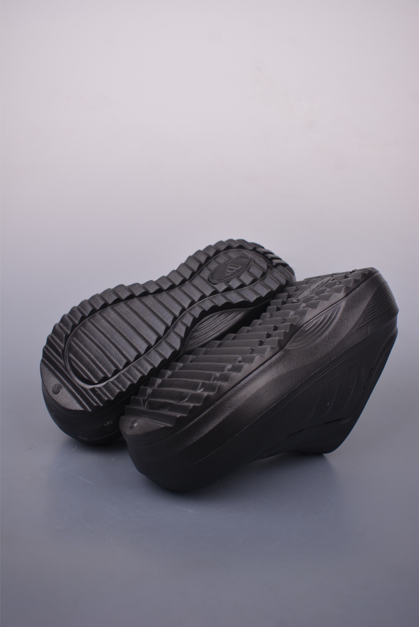 110 adidas OZWAVE CLOG 防滑包头 厨师鞋二代 稳定缓震回弹厚底老爹拖鞋 JR6761
