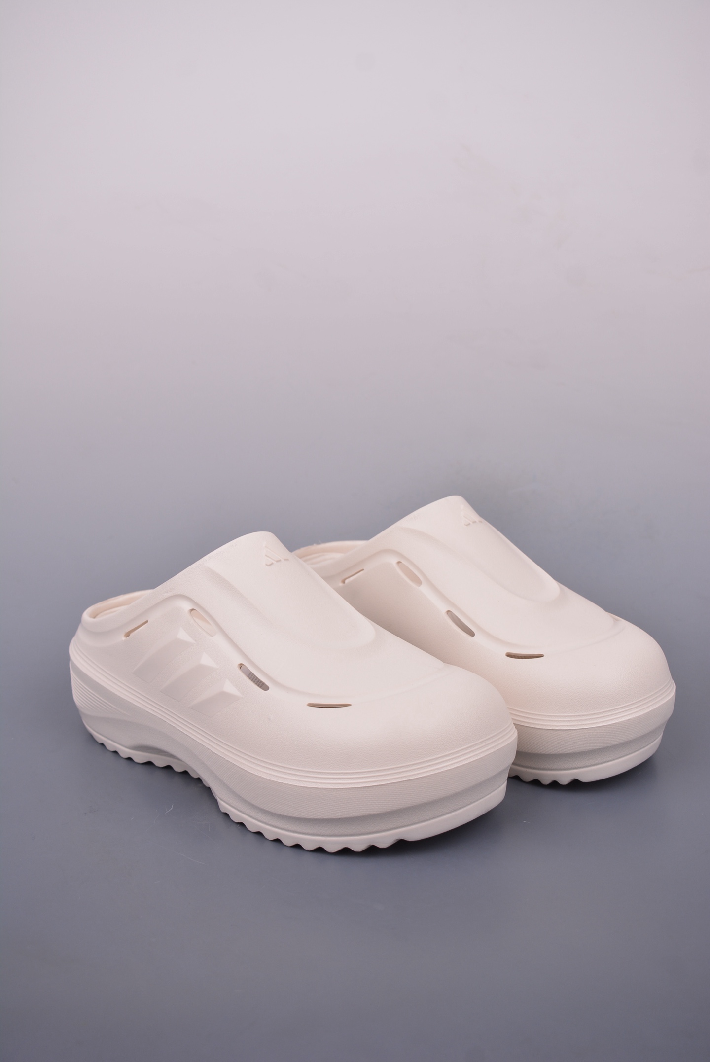 110 adidas OZWAVE CLOG 防滑包头 厨师鞋二代 稳定缓震回弹厚底老爹拖鞋 JR9272