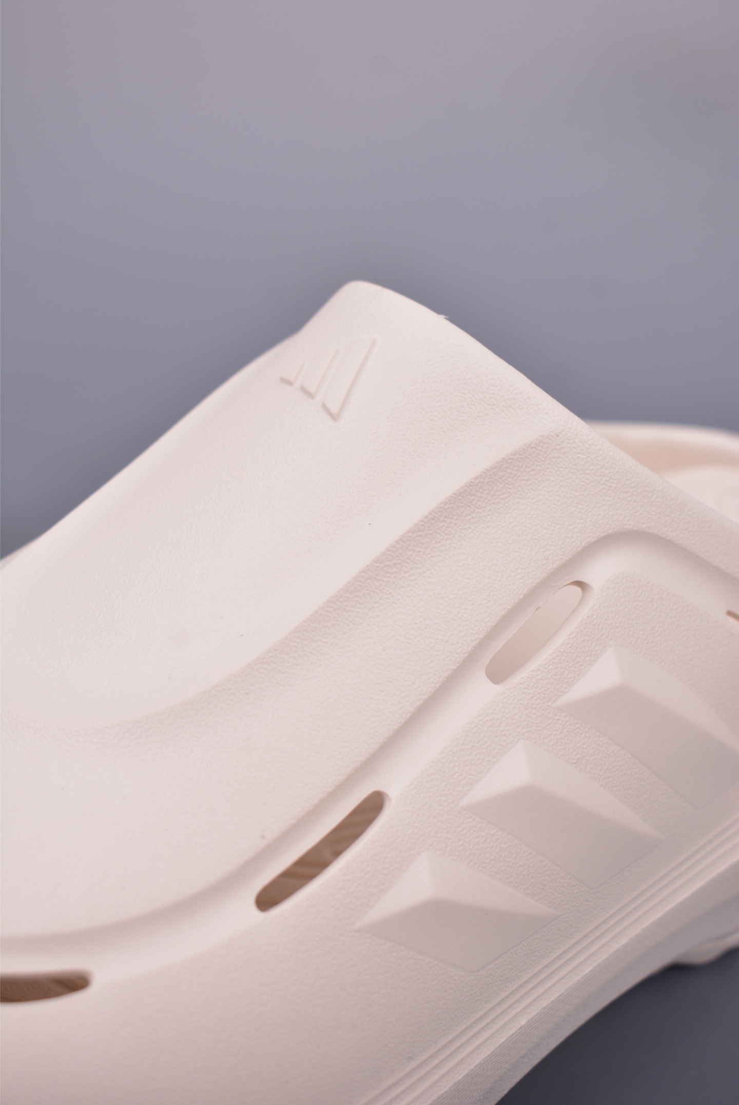 110 adidas OZWAVE CLOG 防滑包头 厨师鞋二代 稳定缓震回弹厚底老爹拖鞋 JR9272