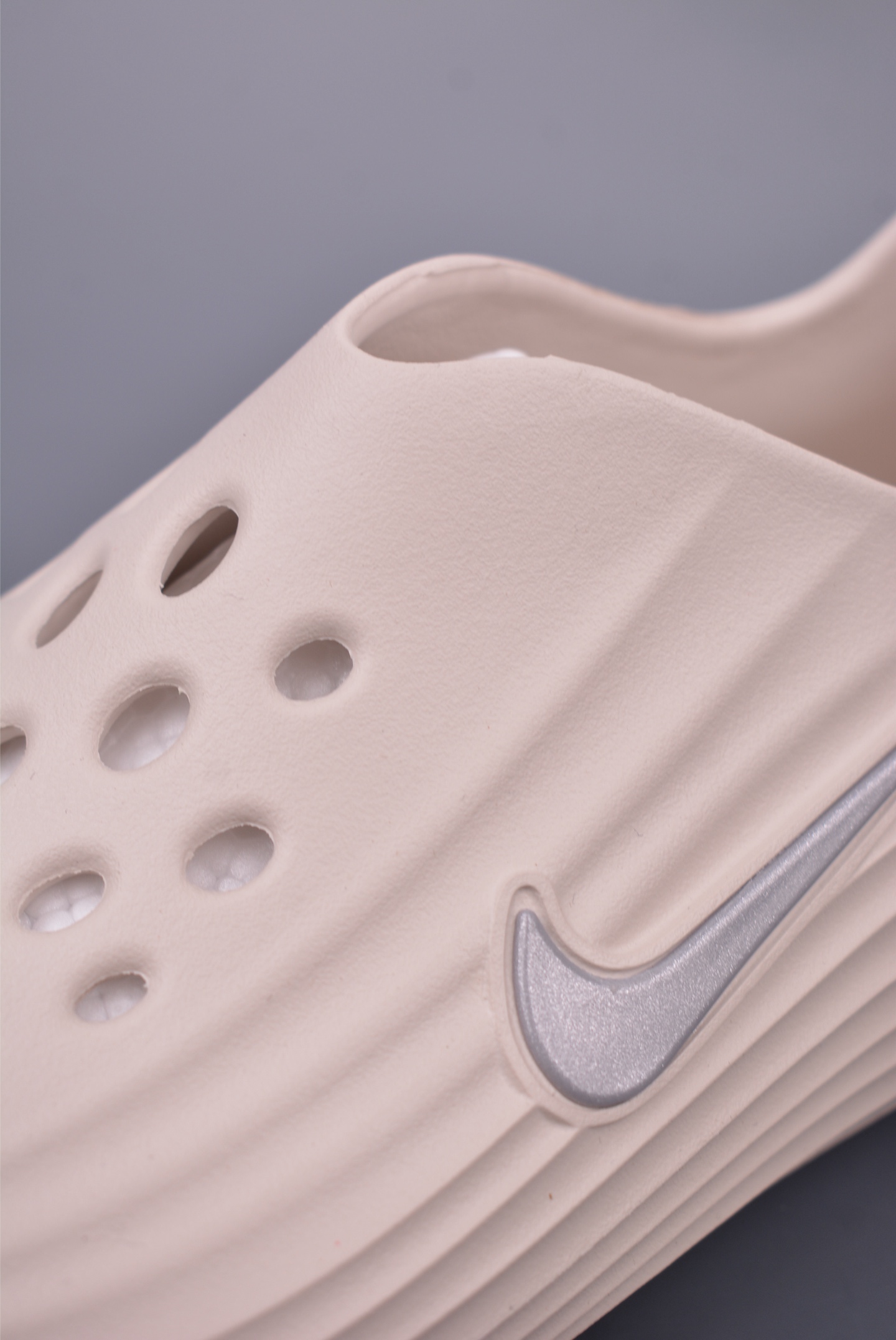 Nike ReactX Rejuven8 耐克夏日穿搭凉鞋 HV5062-100