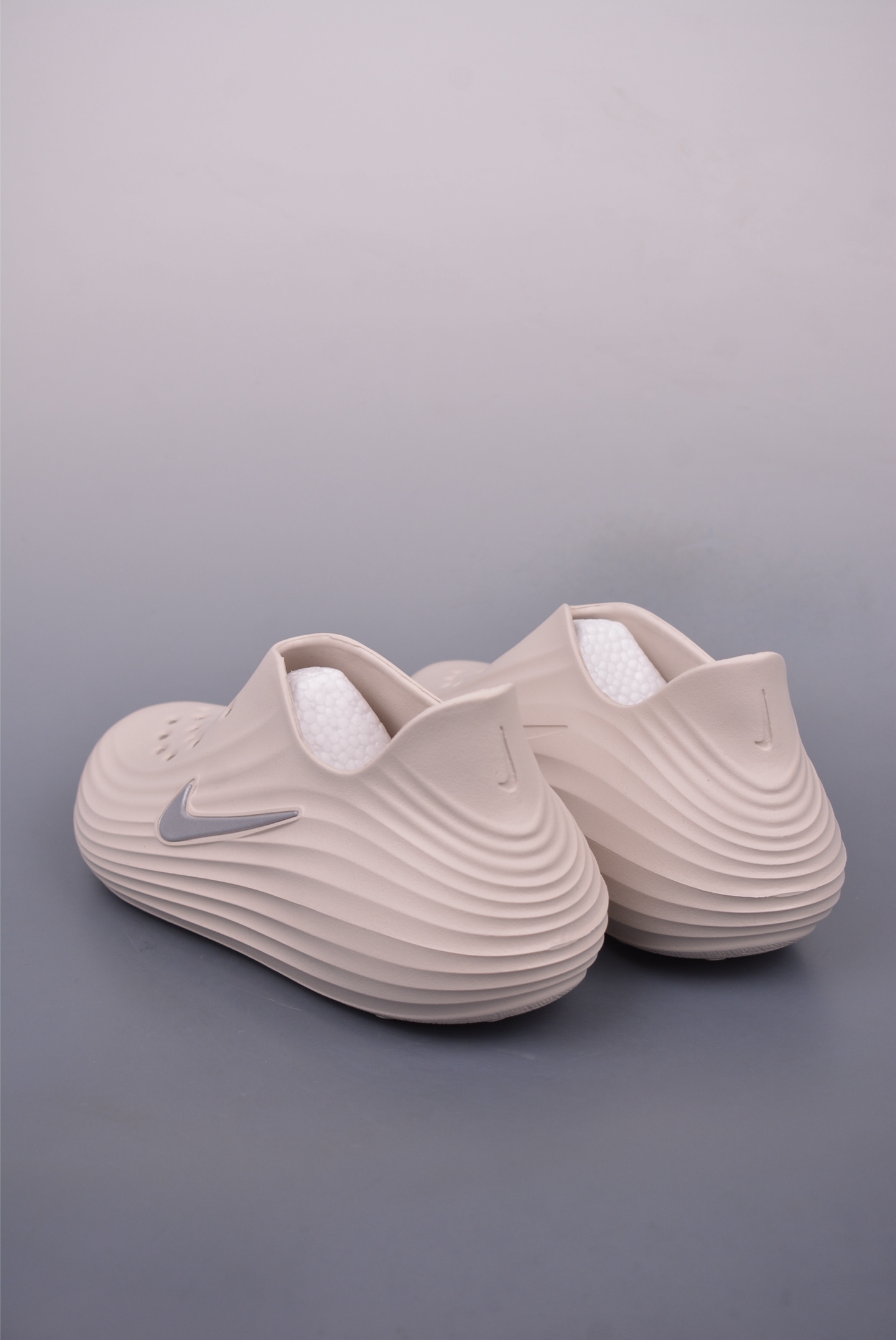 Nike ReactX Rejuven8 耐克夏日穿搭凉鞋 HV5062-100