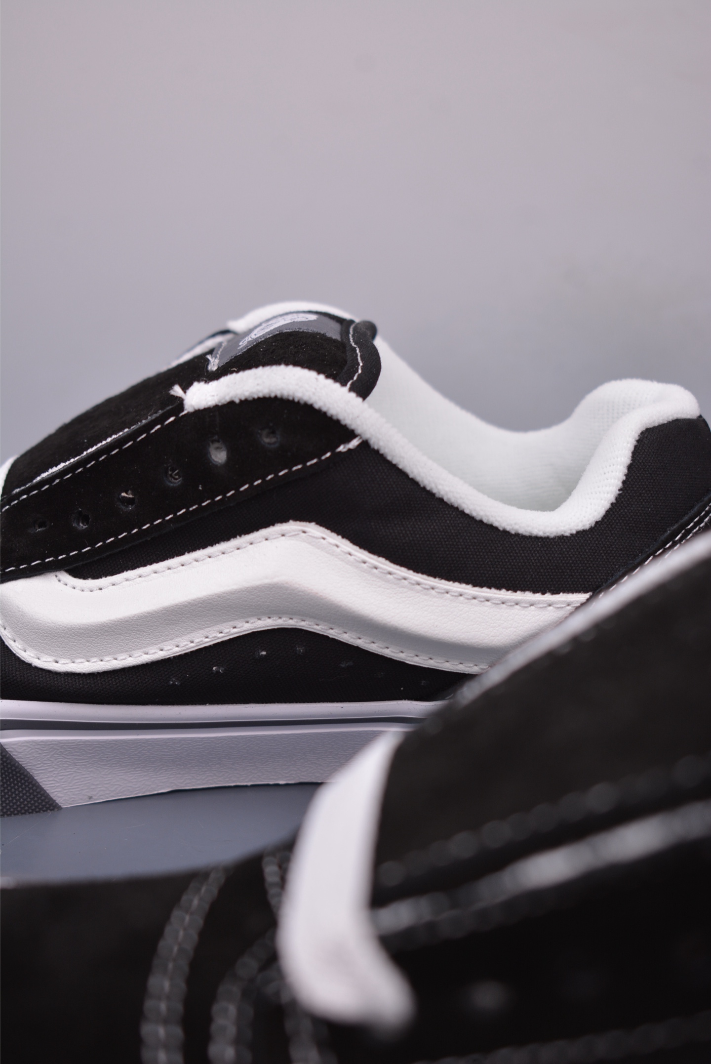 140 Vans Knu Skool 黑白灰生胶 复古休闲胖胖面包鞋 肥胖版大Logo