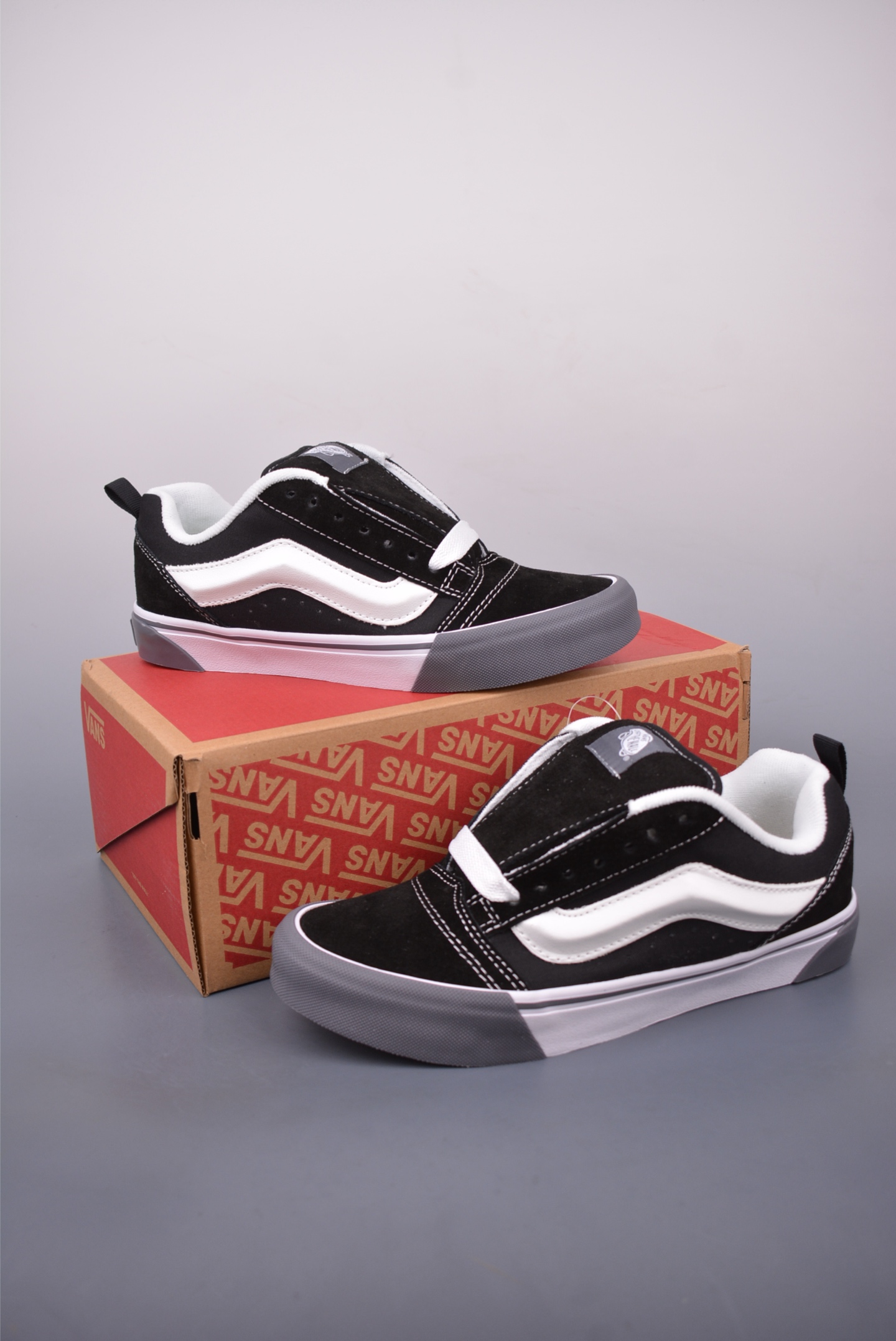 140 Vans Knu Skool 黑白灰生胶 复古休闲胖胖面包鞋 肥胖版大Logo
