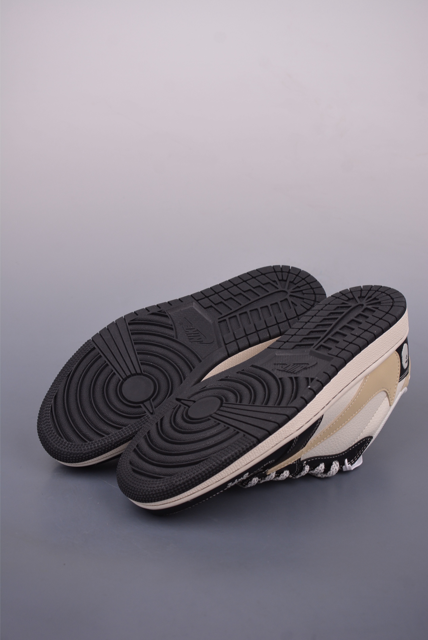 280 Fragment x Travis Scott x 猿人头 Air Jordan 1 Low 三方联名倒钩 JJ2508-552