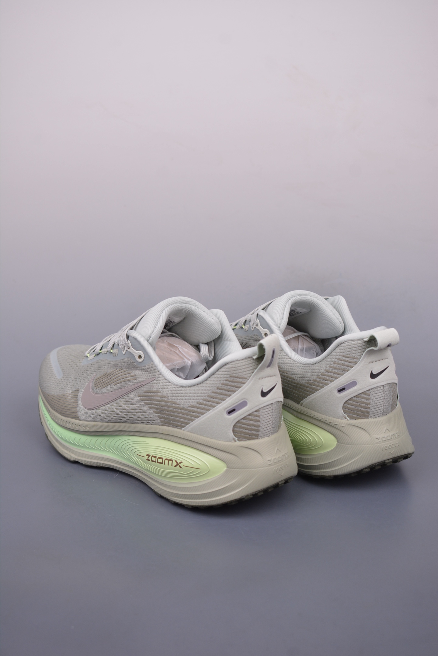 180 Nike Air Zoom Vomero 18 全新科技提前原鞋开发 运动跑鞋 HM6803-002