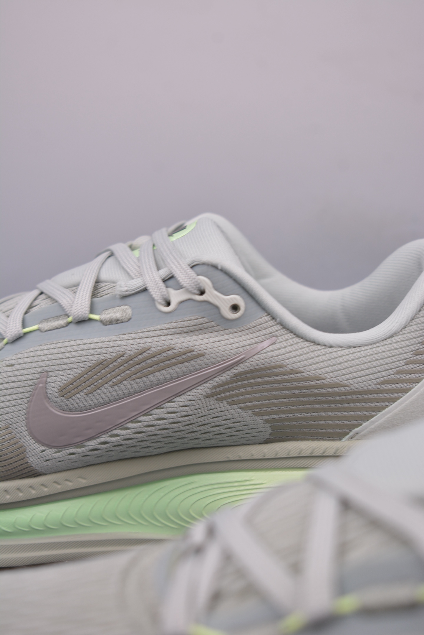 180 Nike Air Zoom Vomero 18 全新科技提前原鞋开发 运动跑鞋 HM6803-002